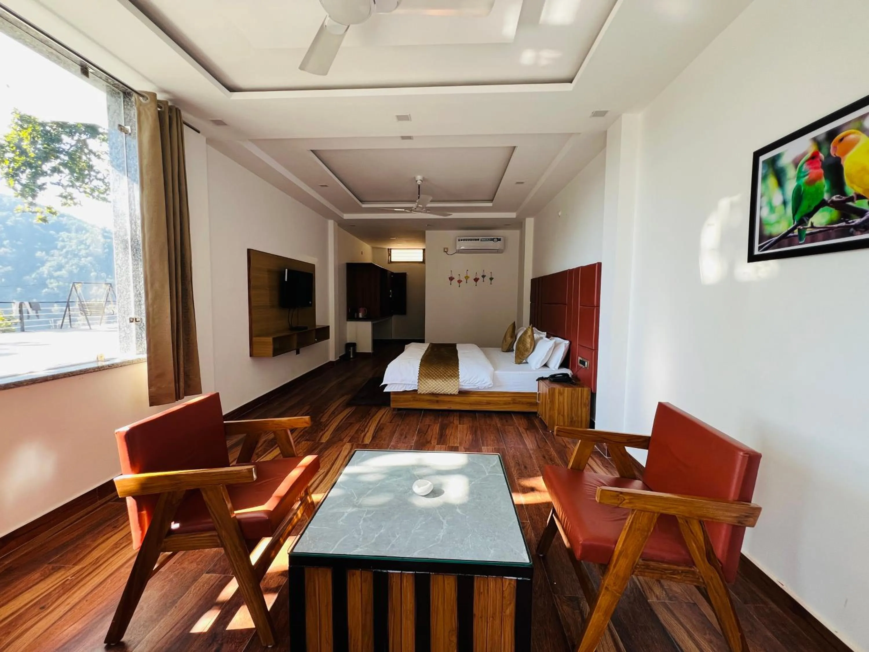 TV and multimedia in The Shalam Resort श्रीकृष्ण शरणं मम