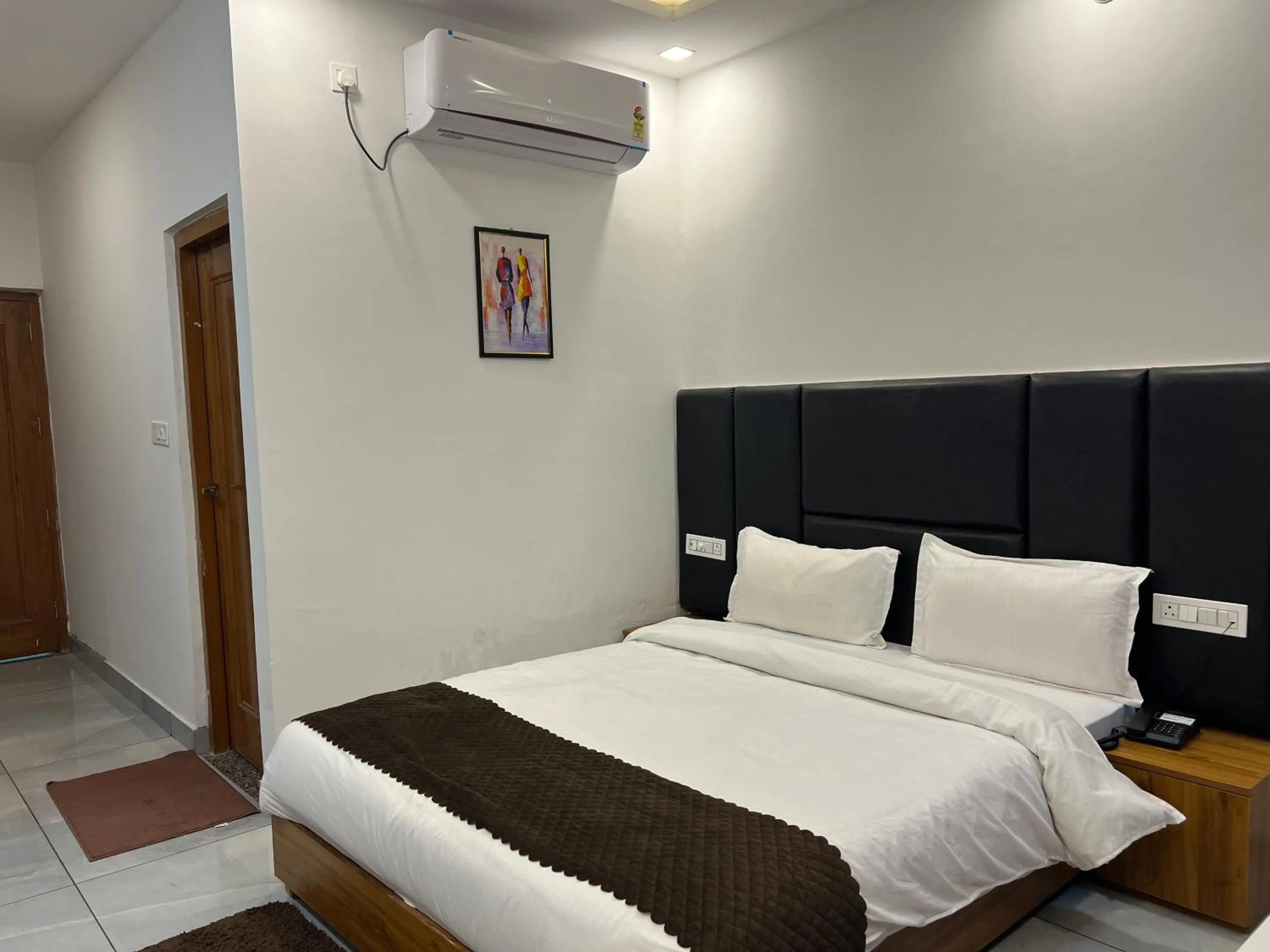 Bed in The Shalam Resort श्रीकृष्ण शरणं मम