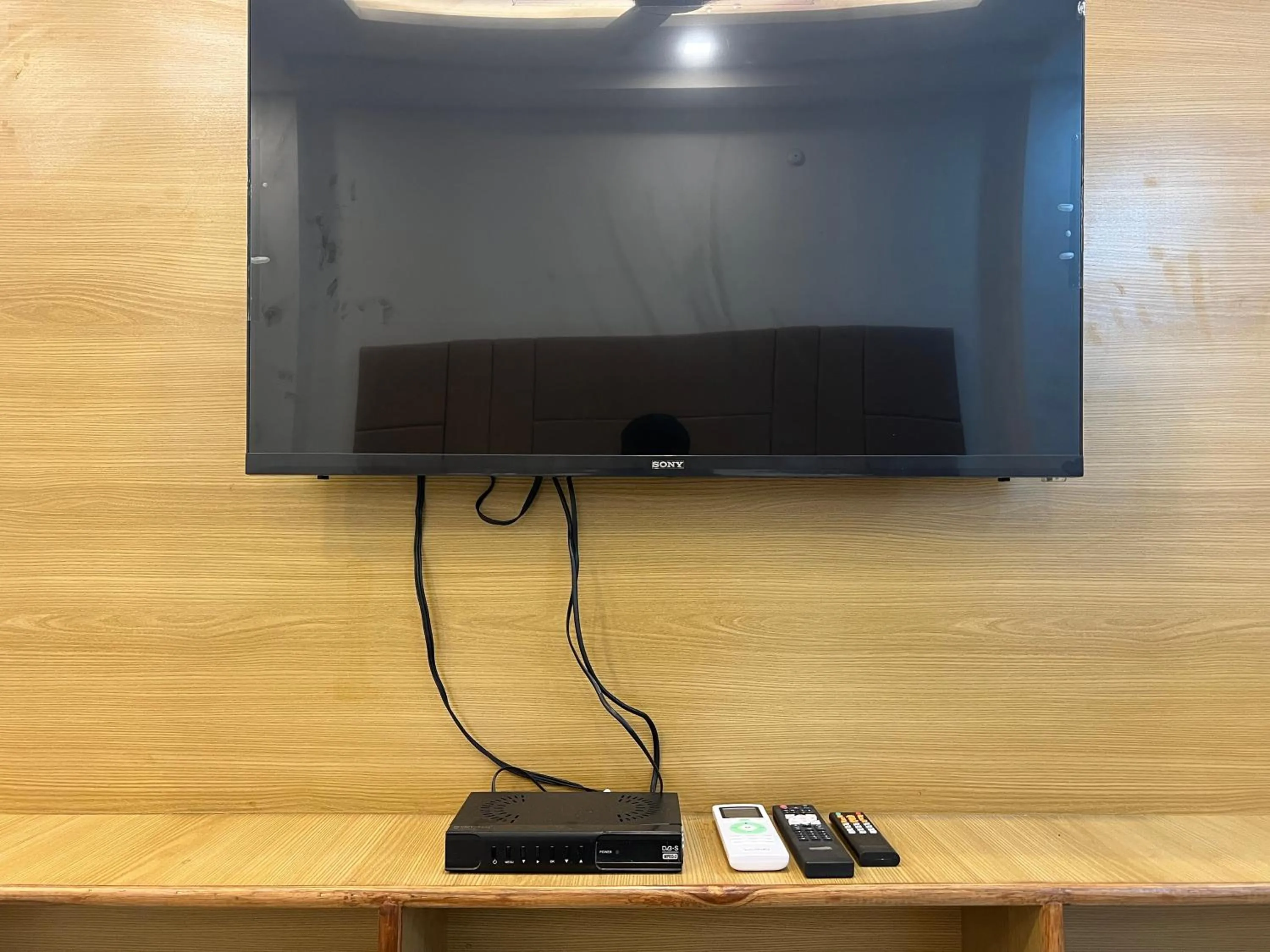 TV and multimedia in The Shalam Resort श्रीकृष्ण शरणं मम