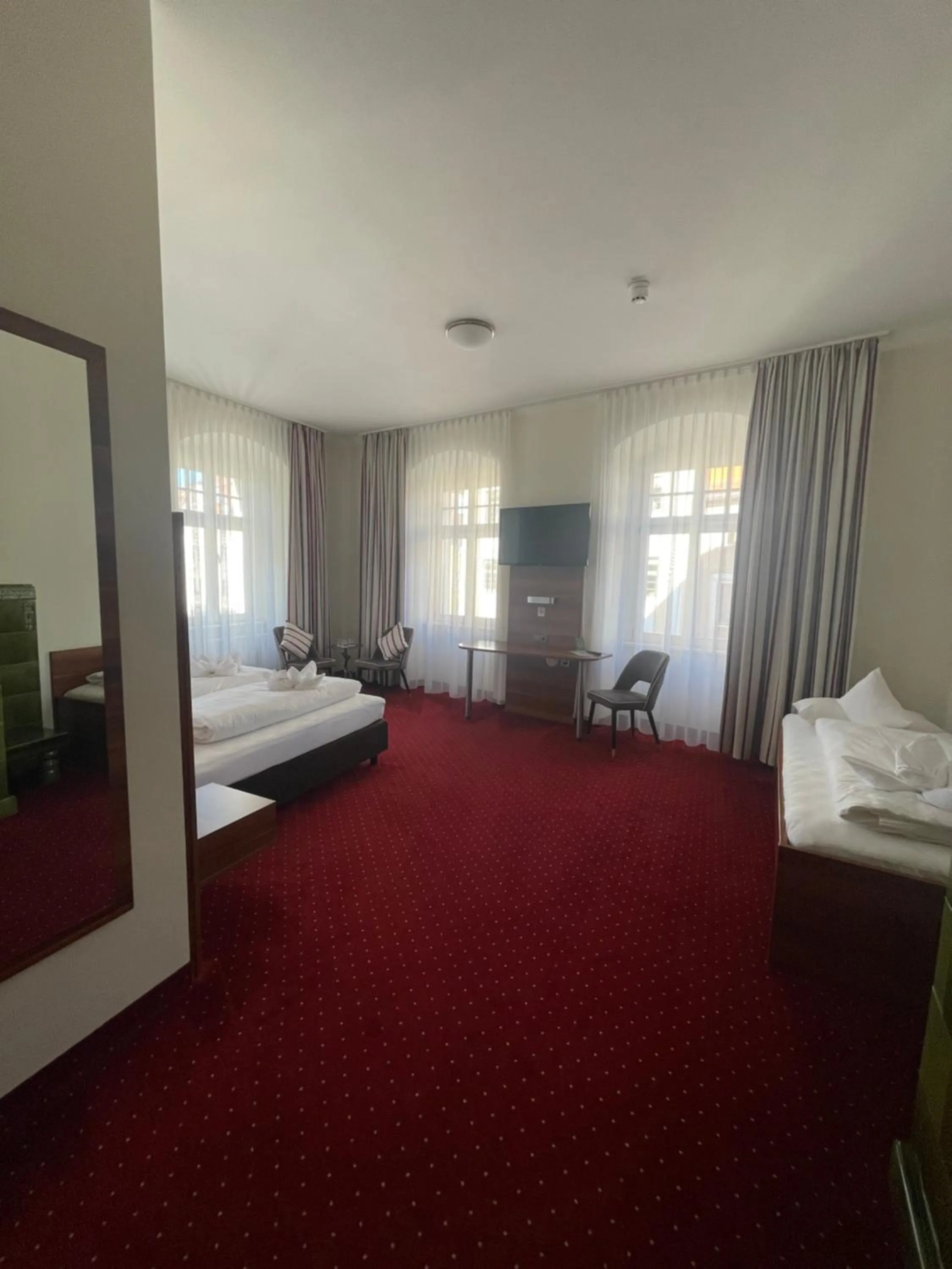Photo of the whole room, Bed in Hotel Schwibbogen Altstadt & Apartments