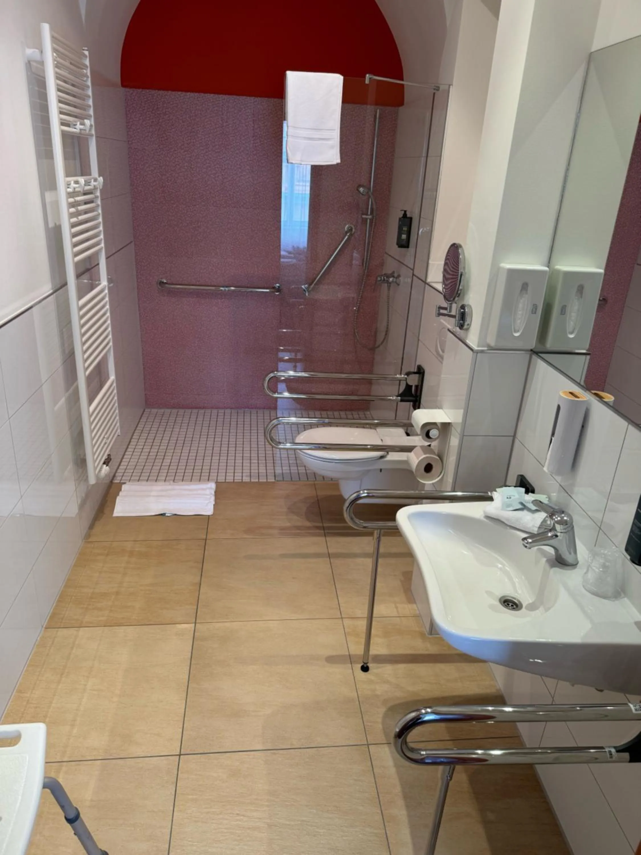 Facility for disabled guests in Hotel Schwibbogen Altstadt & Apartments