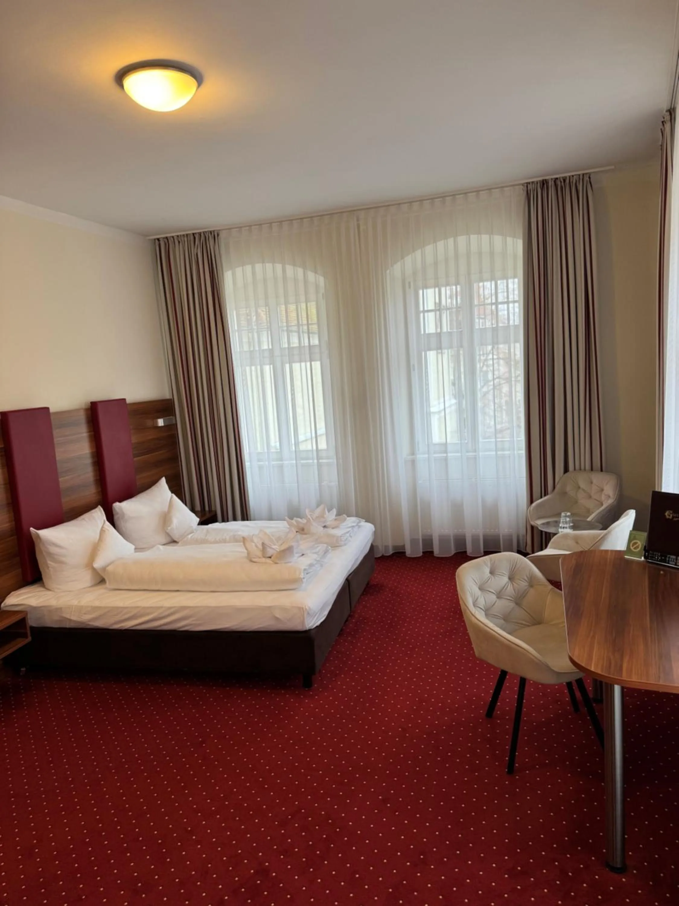 Photo of the whole room, Bed in Hotel Schwibbogen Altstadt & Apartments