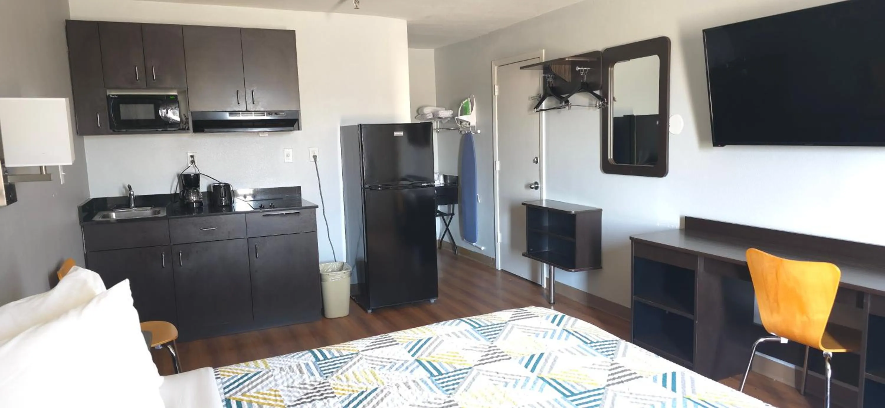 Photo of the whole room, Bed in Studio 6 Abilene, TX East