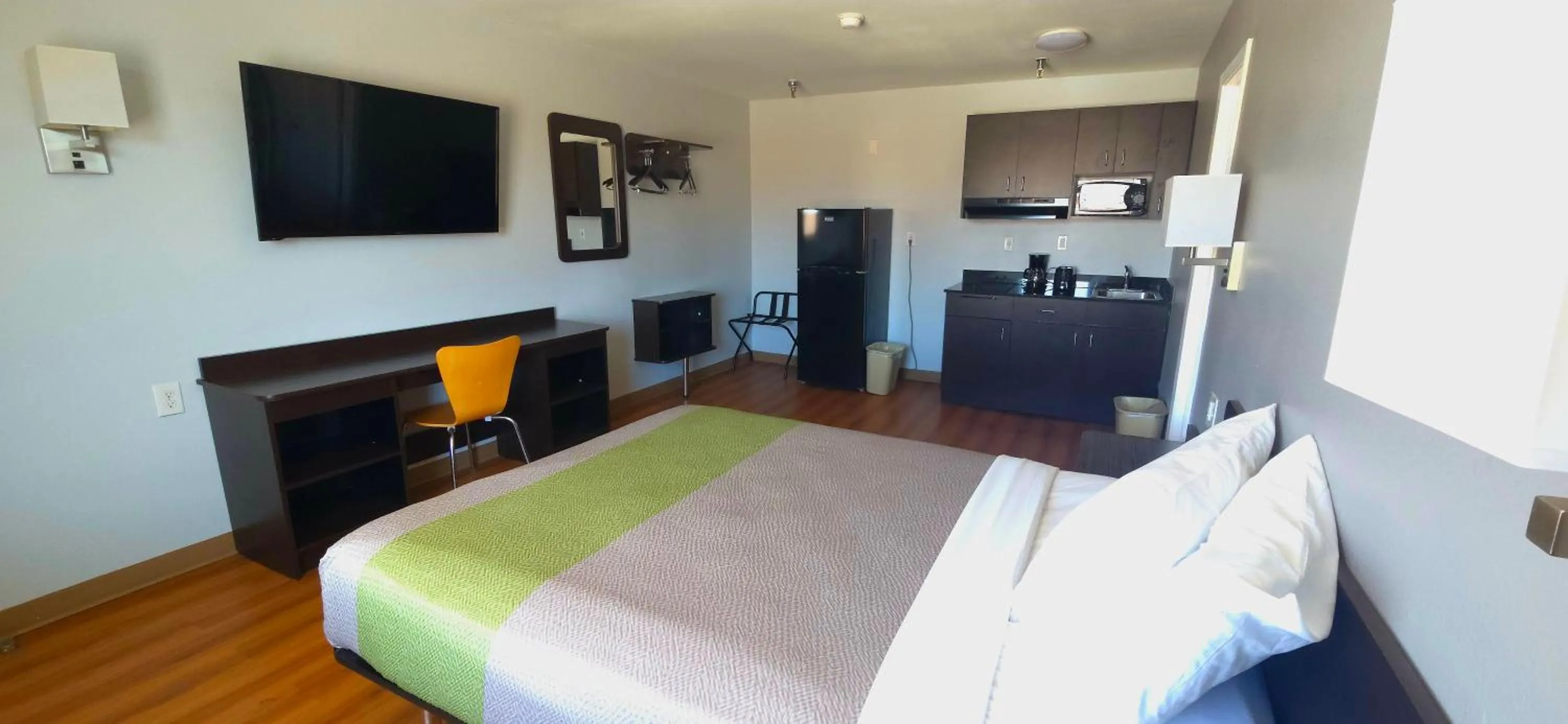 Bed in Studio 6 Abilene, TX East