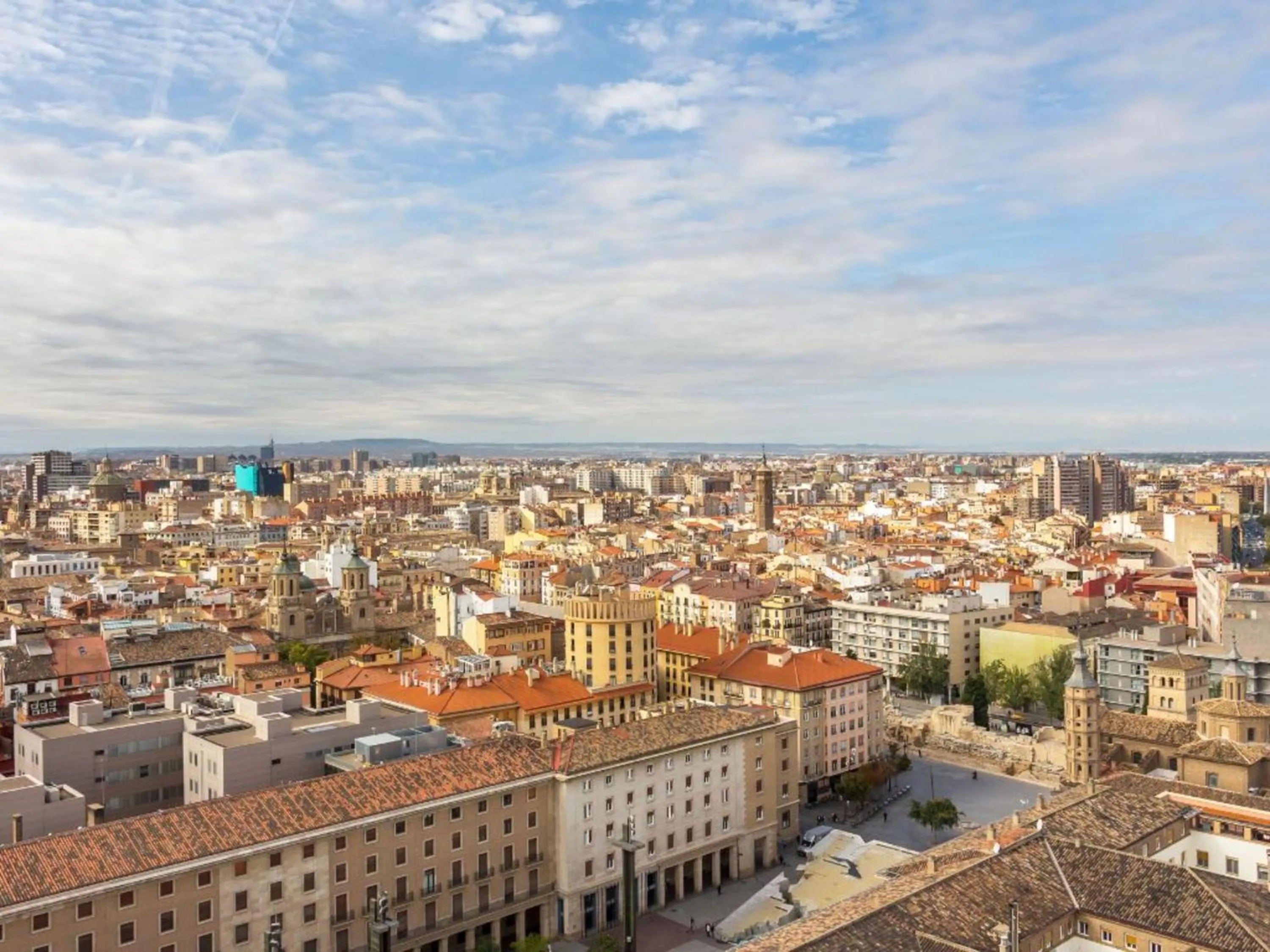 Nearby landmark in Apartamentos Zaragoza Gran Vía 3000