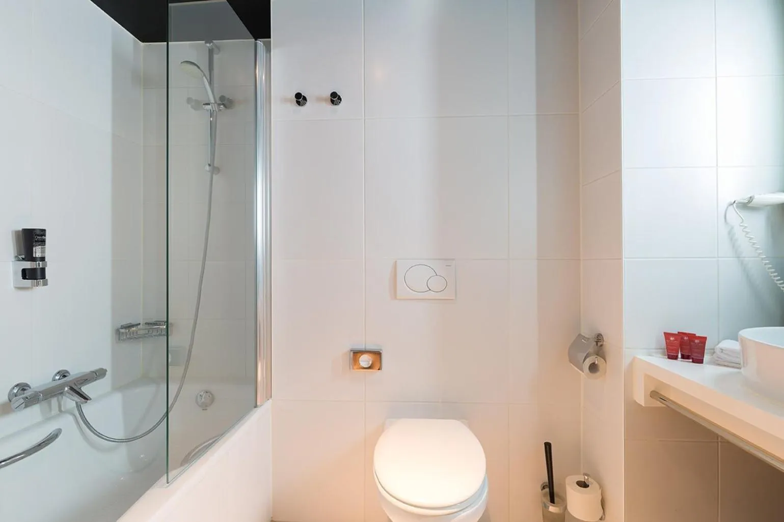 Bathroom in Leonardo Hotel Almere City Center