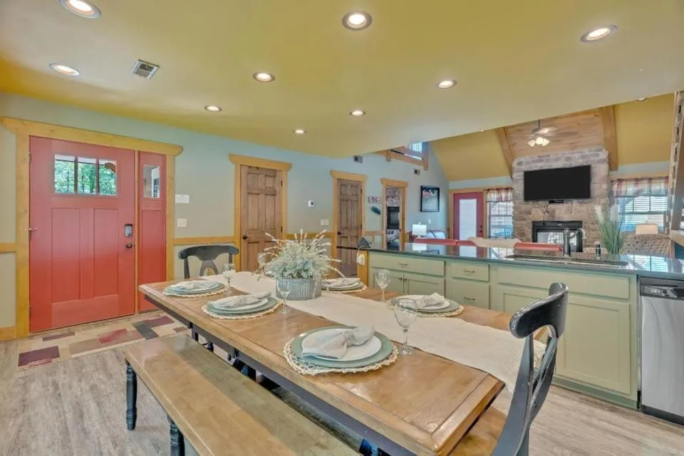 Splash Mountain Lodge by Eden Crest