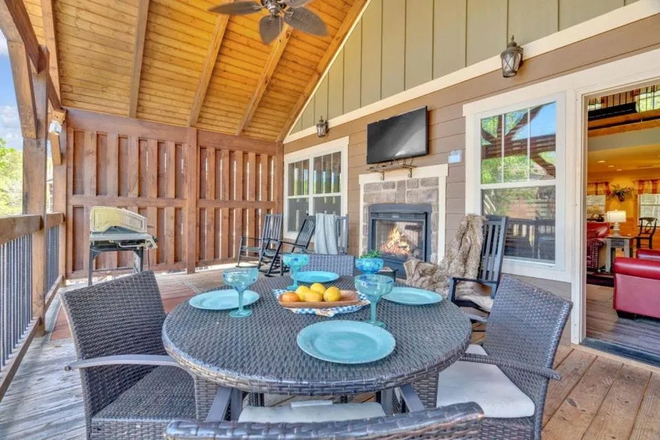 Splash Mountain Lodge by Eden Crest