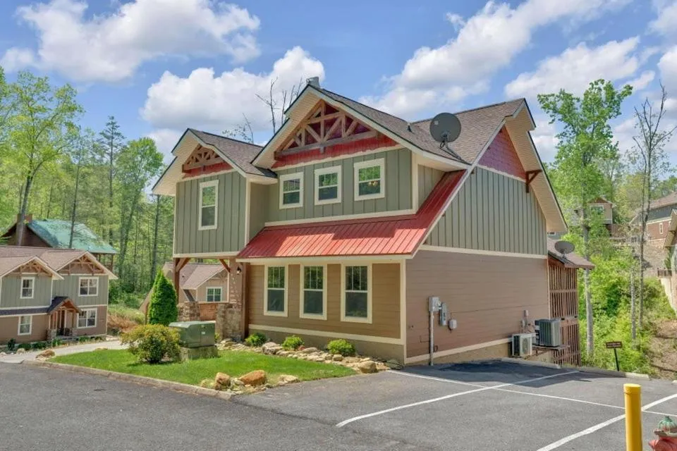 Splash Mountain Lodge by Eden Crest