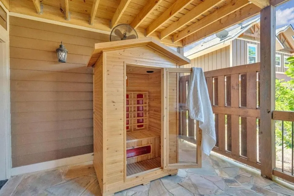 Splash Mountain Lodge by Eden Crest