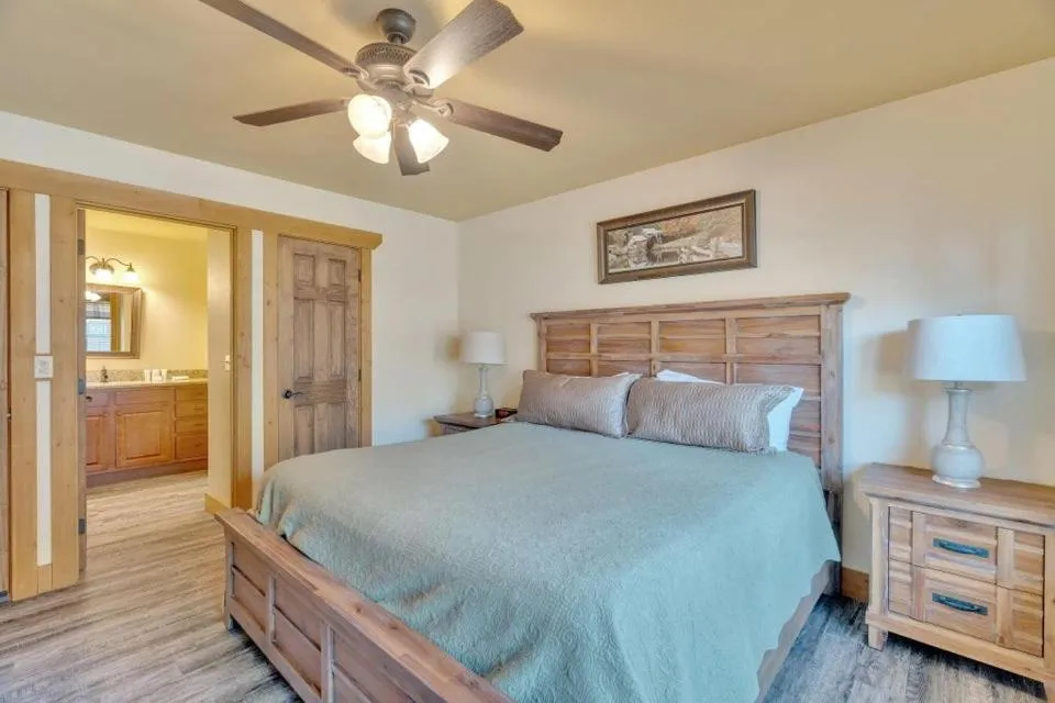 Bed in Splash Mountain Lodge by Eden Crest