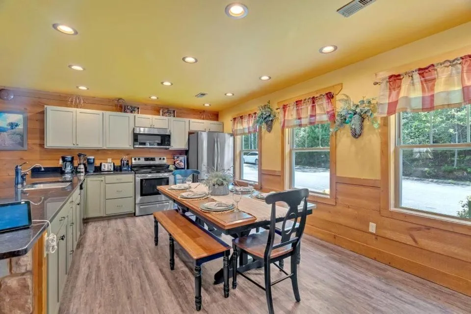 Splash Mountain Lodge by Eden Crest