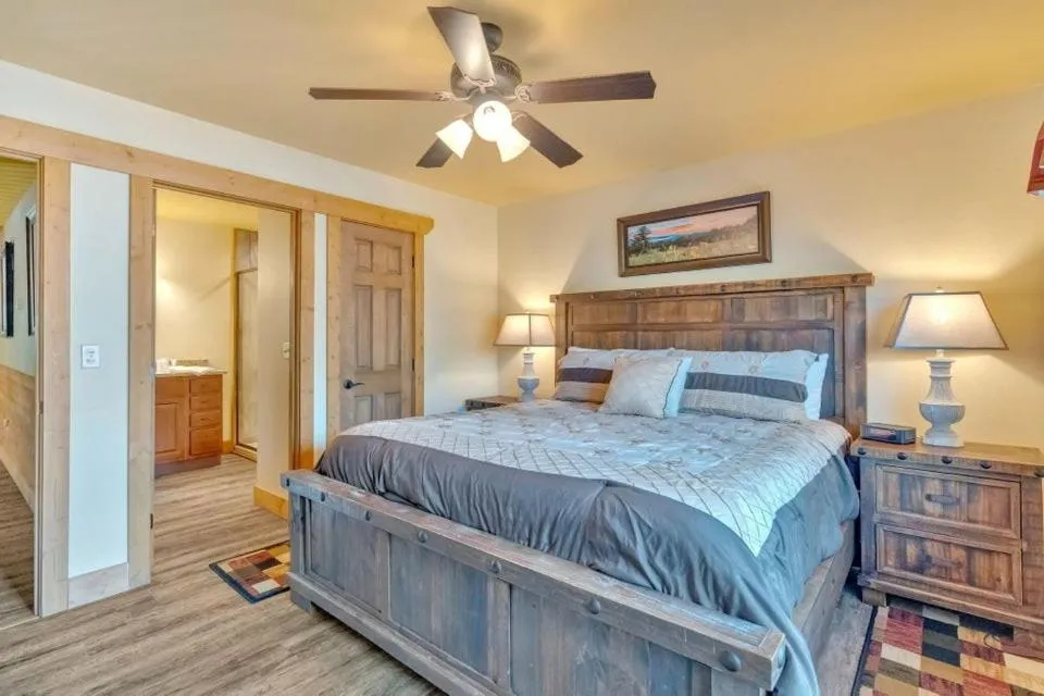 Bed in Splash Mountain Lodge by Eden Crest