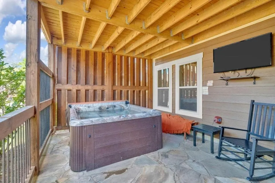 Splash Mountain Lodge by Eden Crest