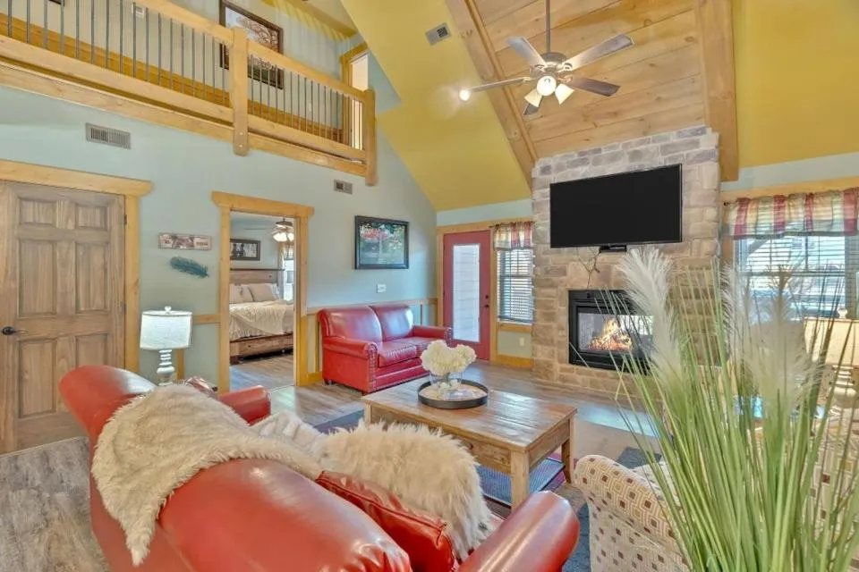 Splash Mountain Lodge by Eden Crest