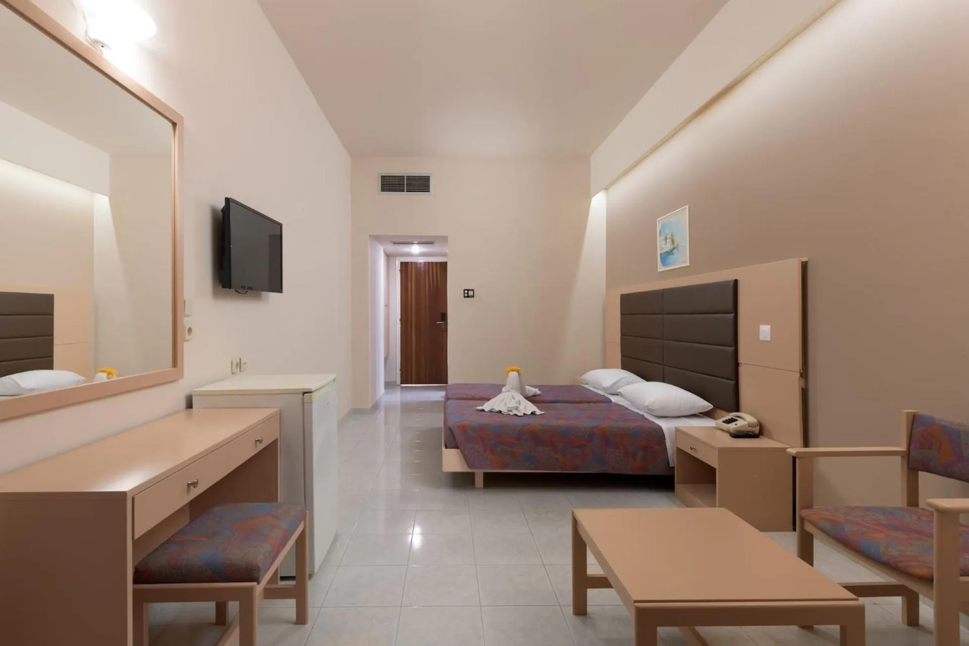 Photo of the whole room in Golden Odyssey