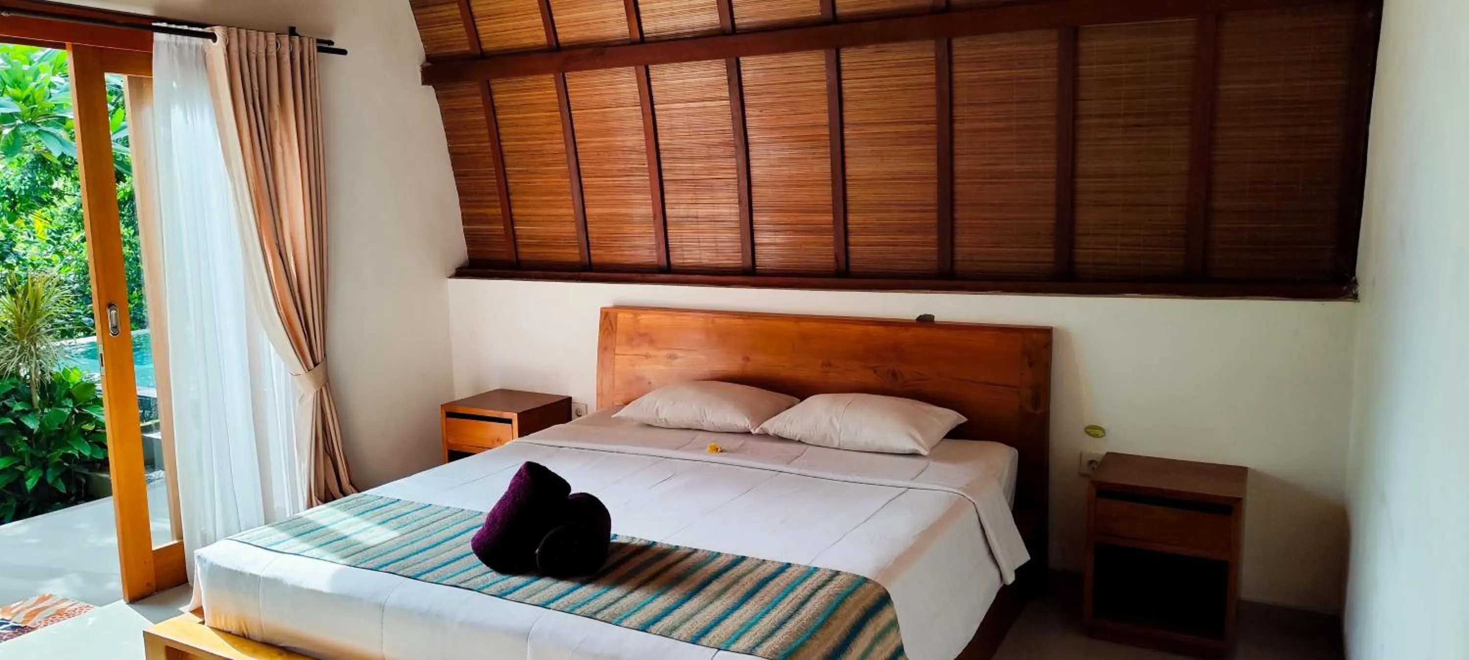 Bedroom, Bed in Sunset Shade Villa