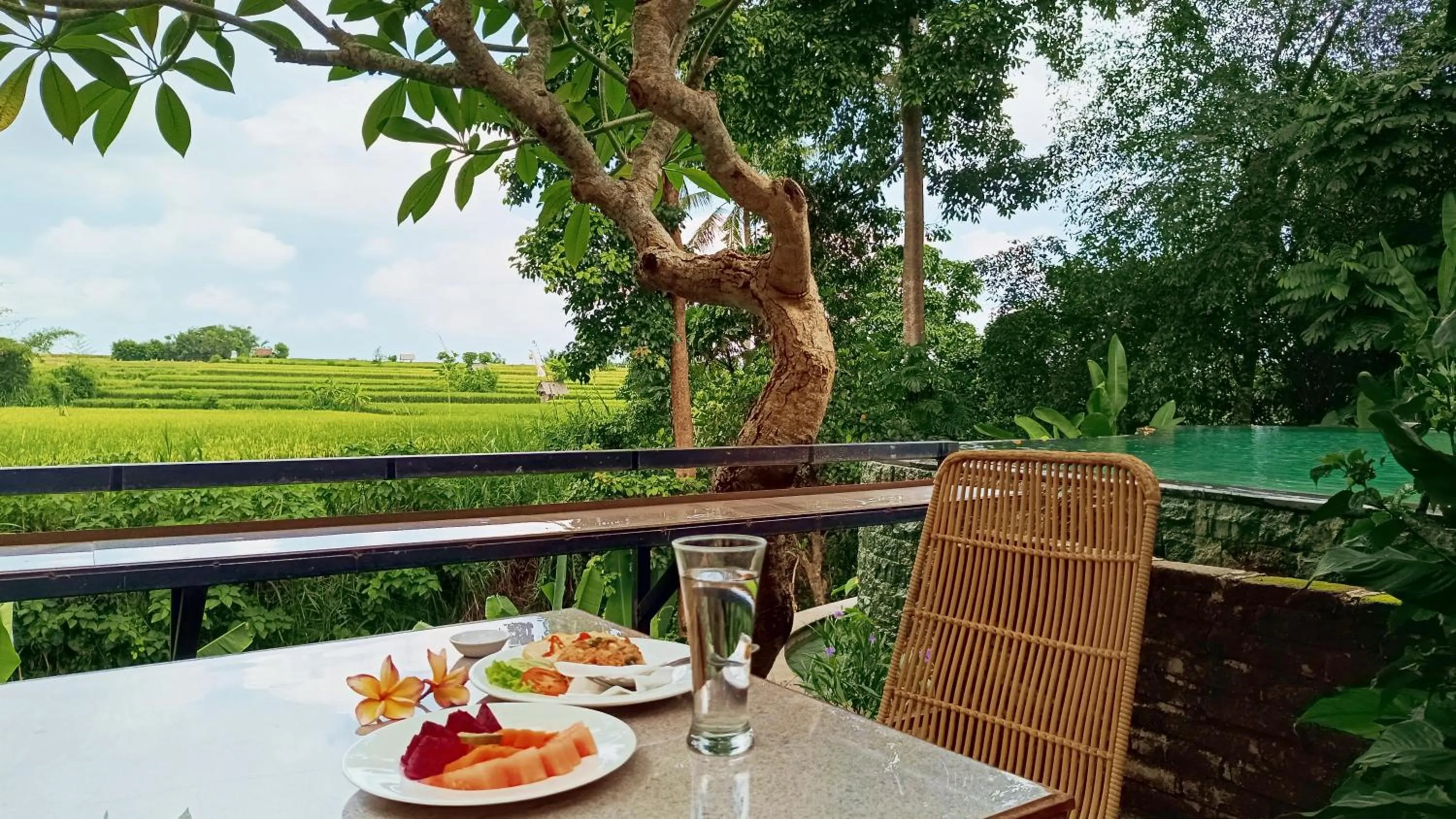 Breakfast in Sunset Shade Villa