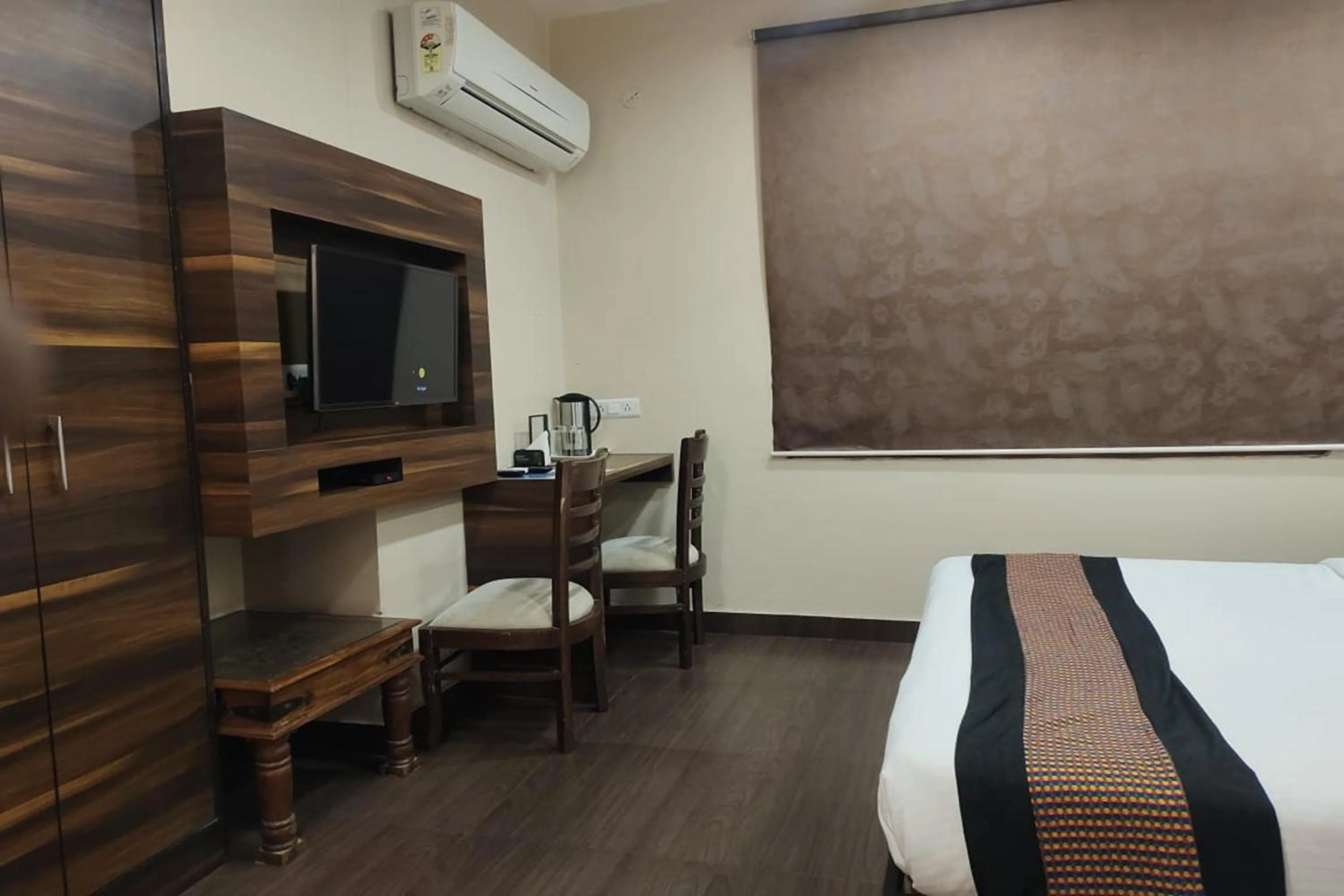 TV and multimedia, Bed in Hotel Rang Mahal Near Jaipur International Airport
