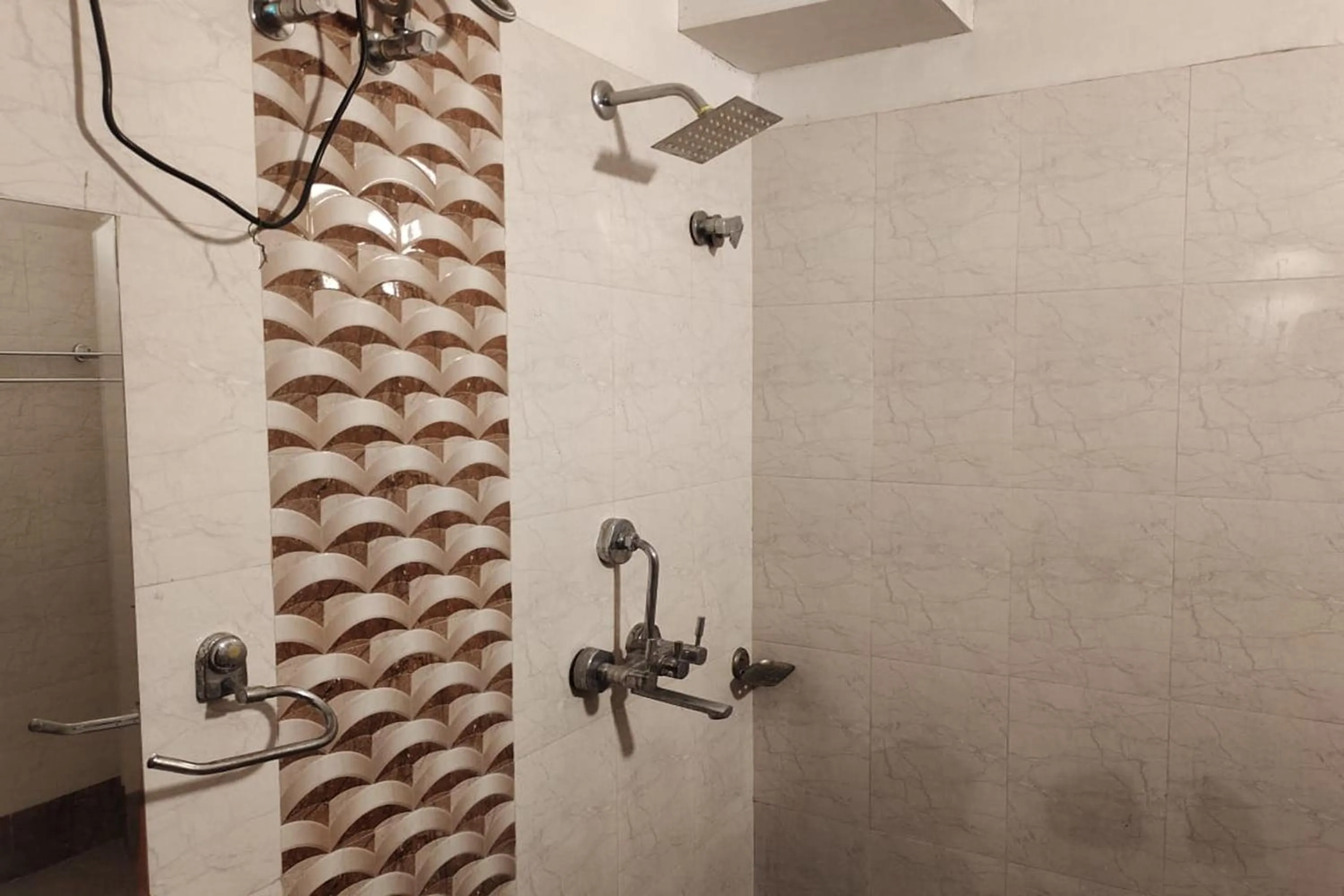 Bathroom in Hotel Rang Mahal Near Jaipur International Airport