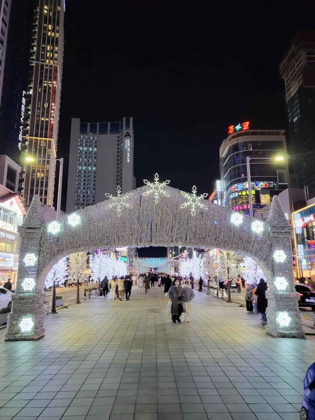 Night in Marysol by Haeundae beach
