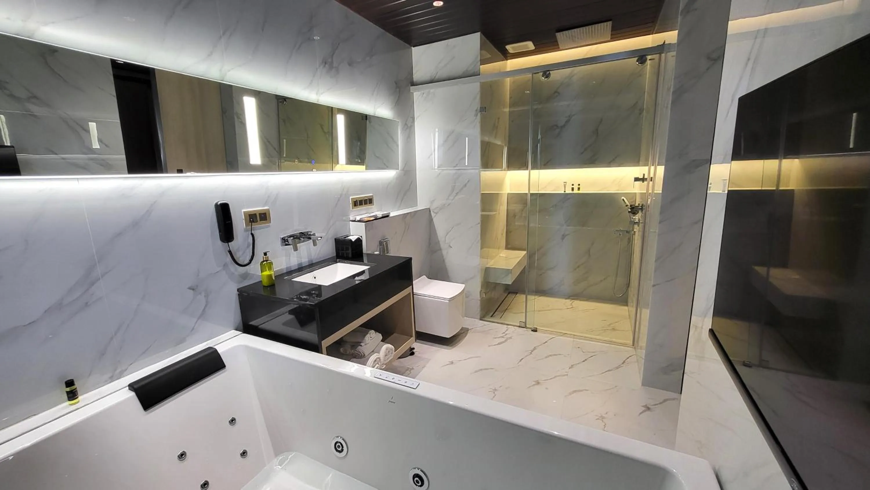 Bathroom in 6ix Seashore Hotel