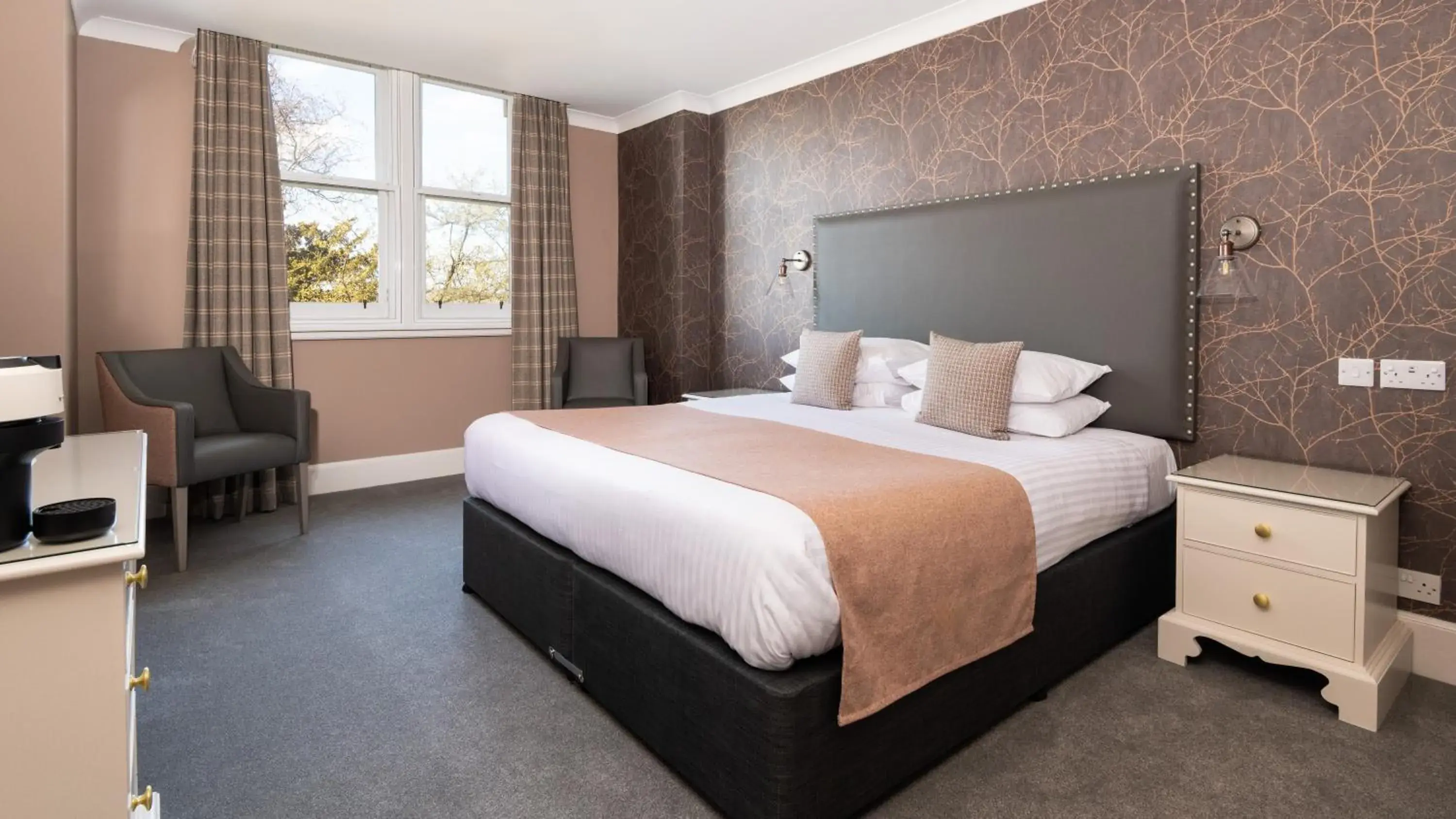 Superior double / triple in Sunbank House Metro Hotel Superior double / triple in Sunbank House Metro Hotel