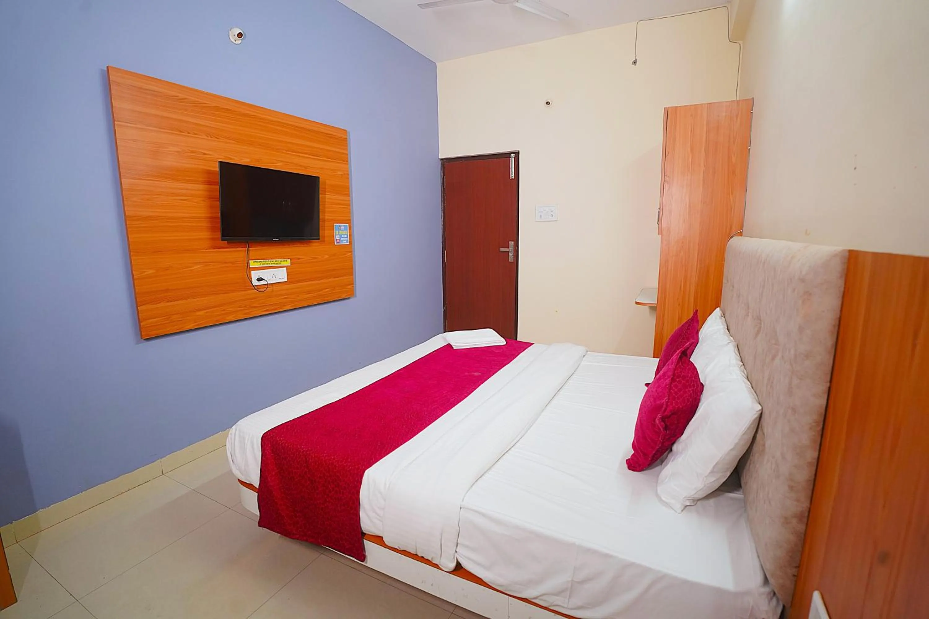 Bed in Hotel Inspira Residency- Near Bombay Hospital
