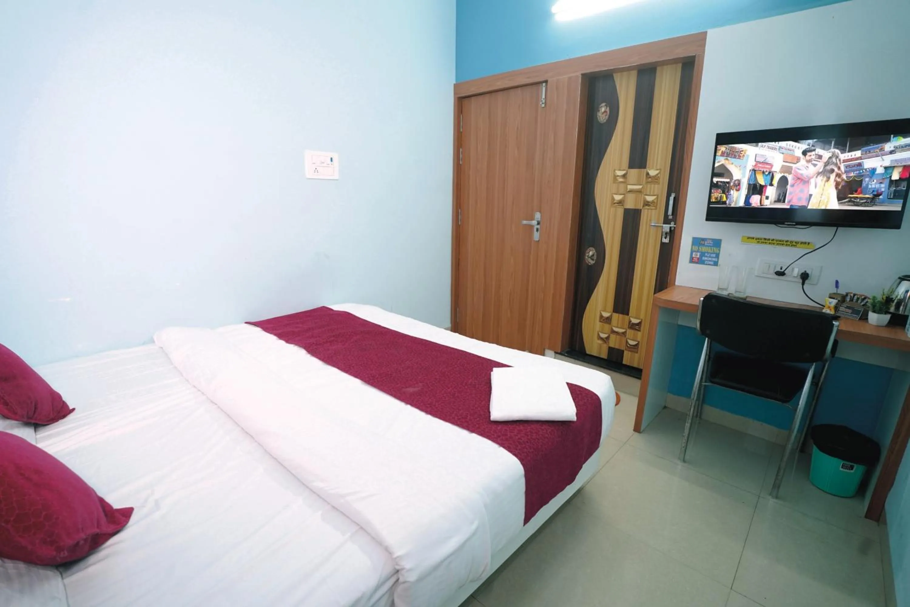 Bed in Hotel Inspira Residency- Near Bombay Hospital