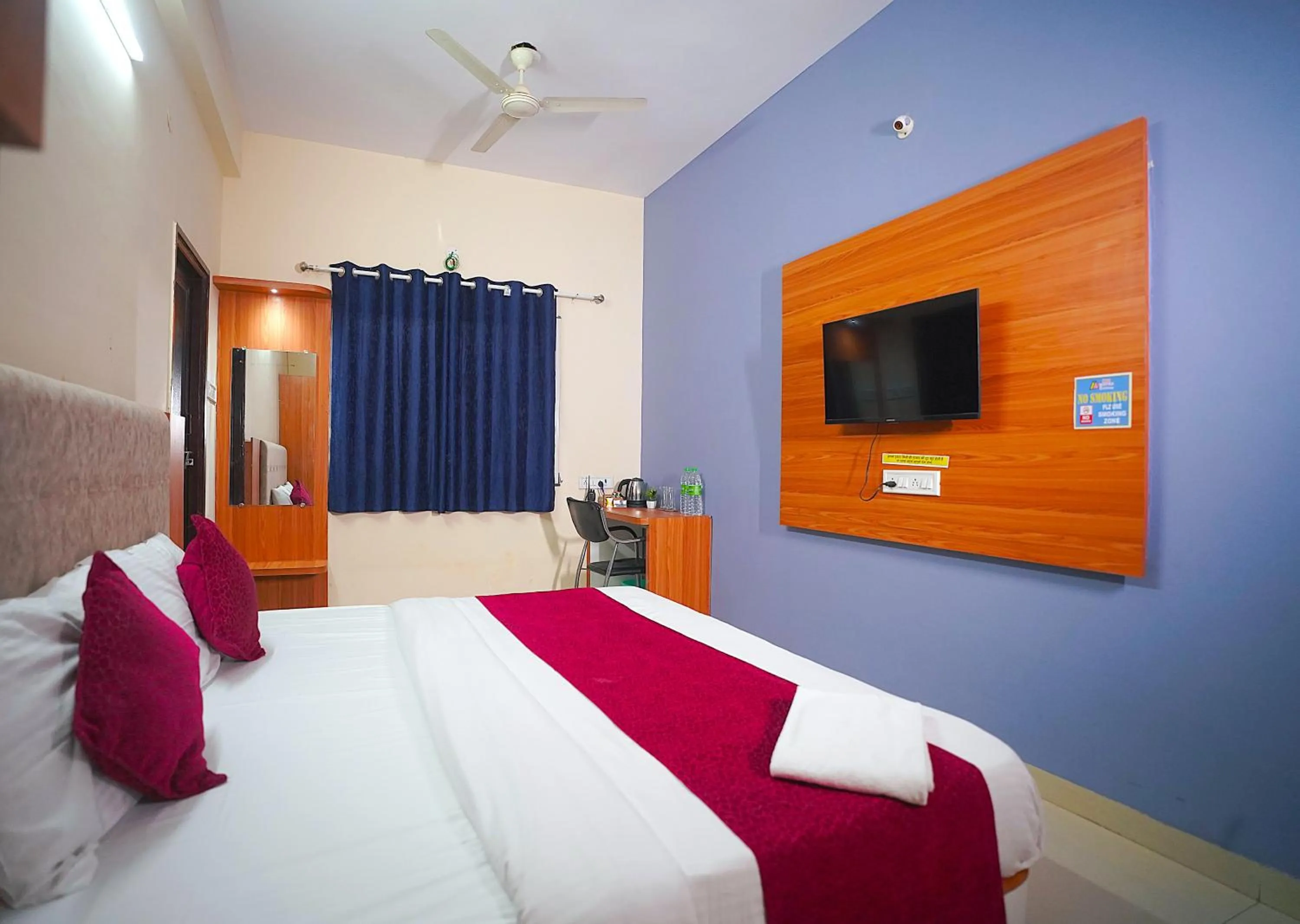 Bed in Hotel Inspira Residency- Near Bombay Hospital