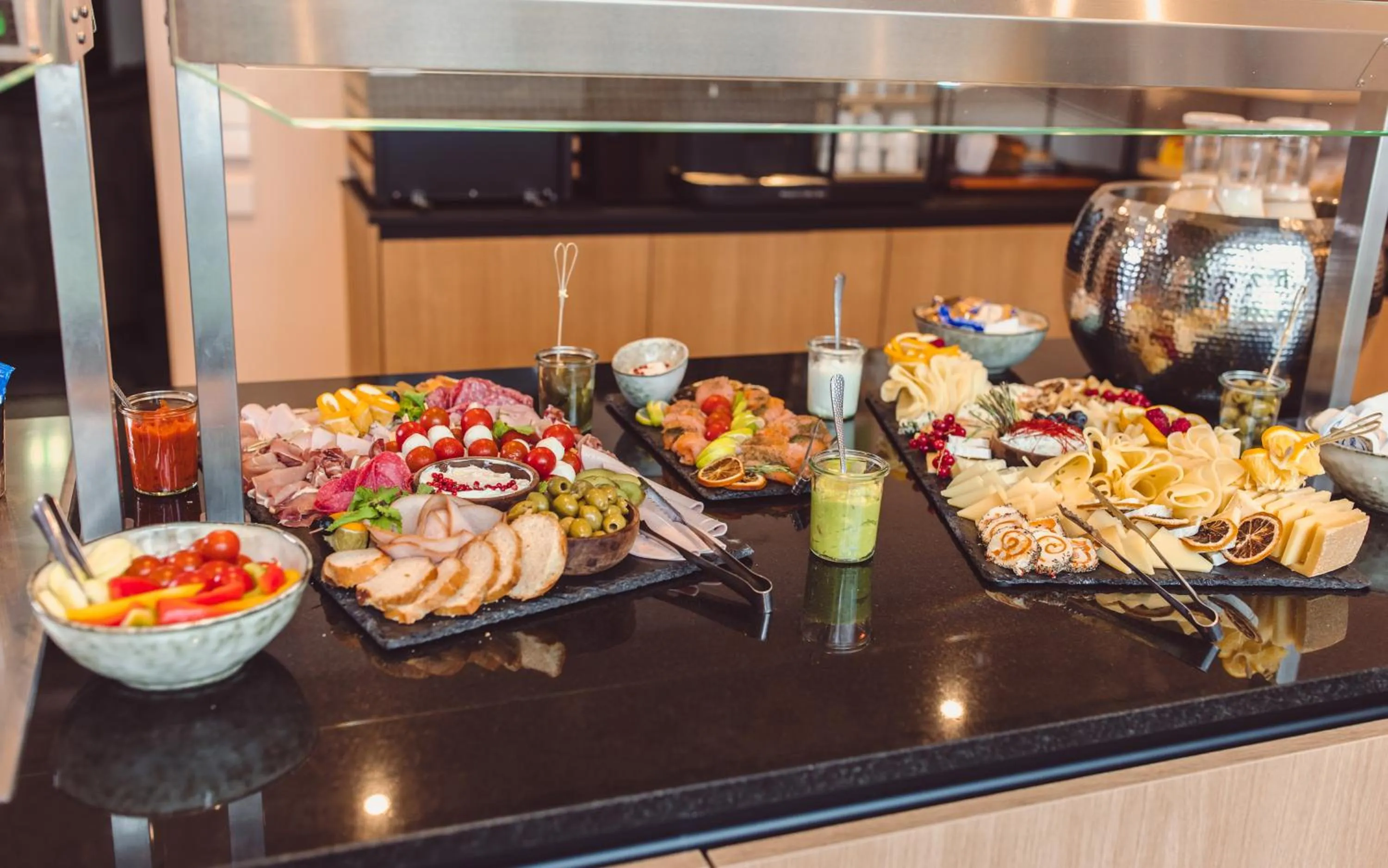 Buffet breakfast in Hotel am Rathaus