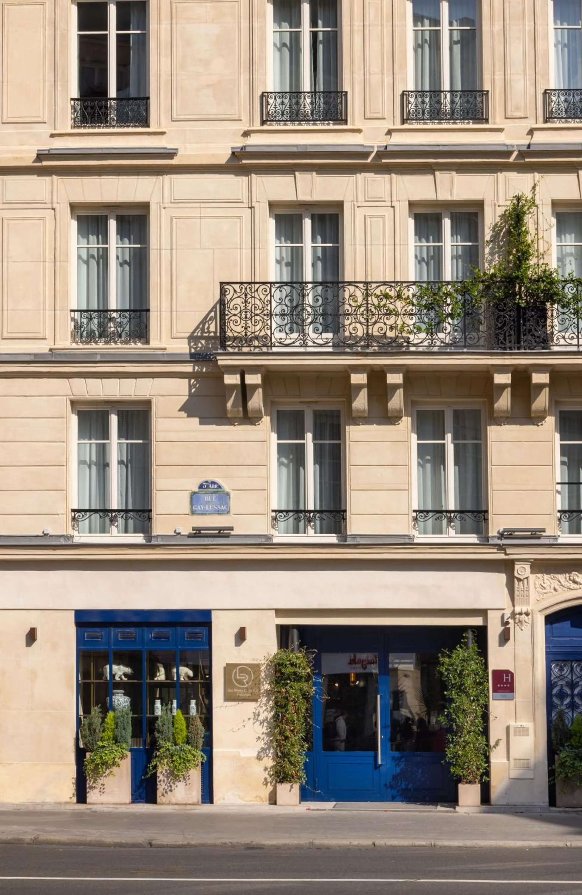 Facade/entrance in Les Rives Oceanik