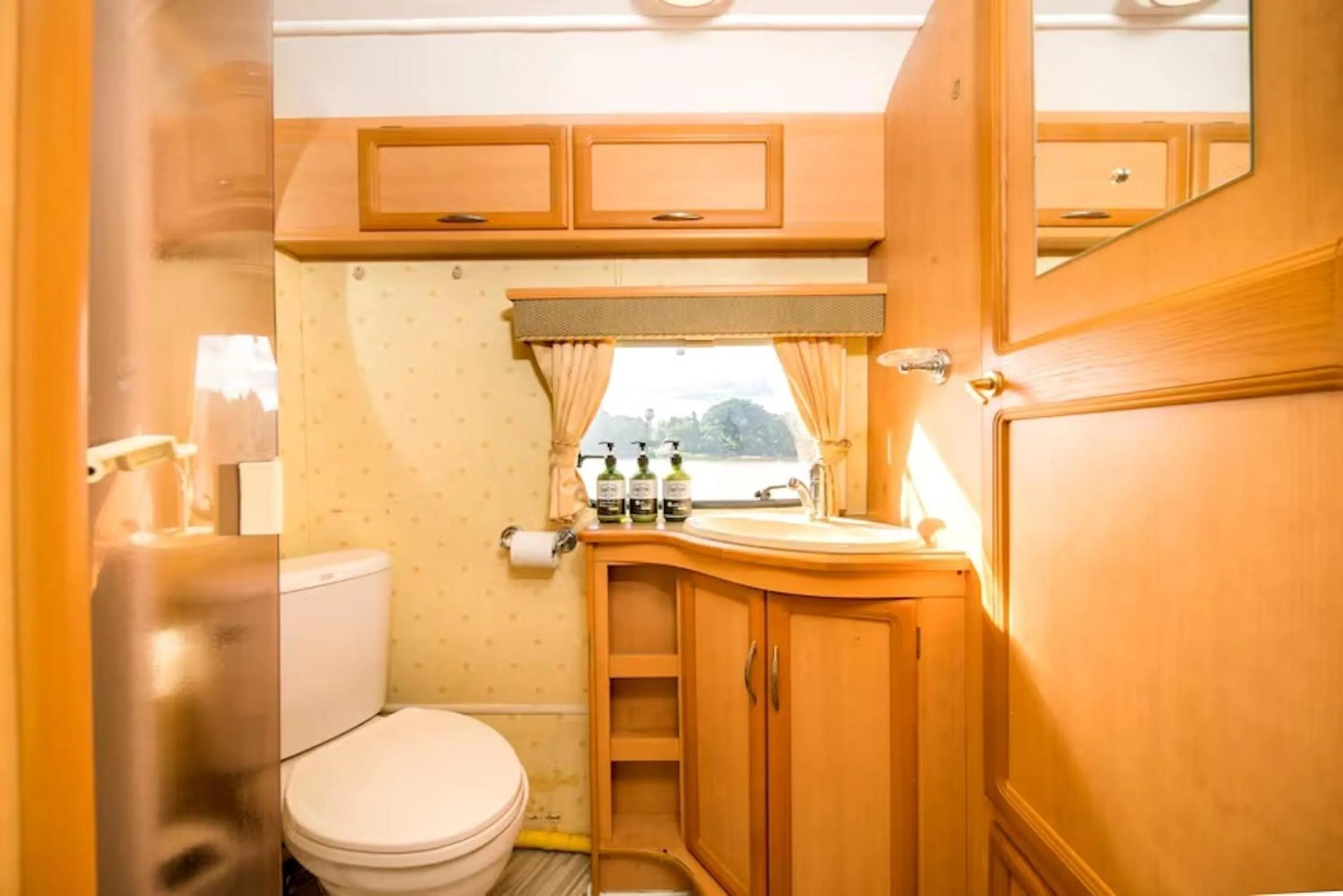 Toilet in The Campster Kanchanaburi