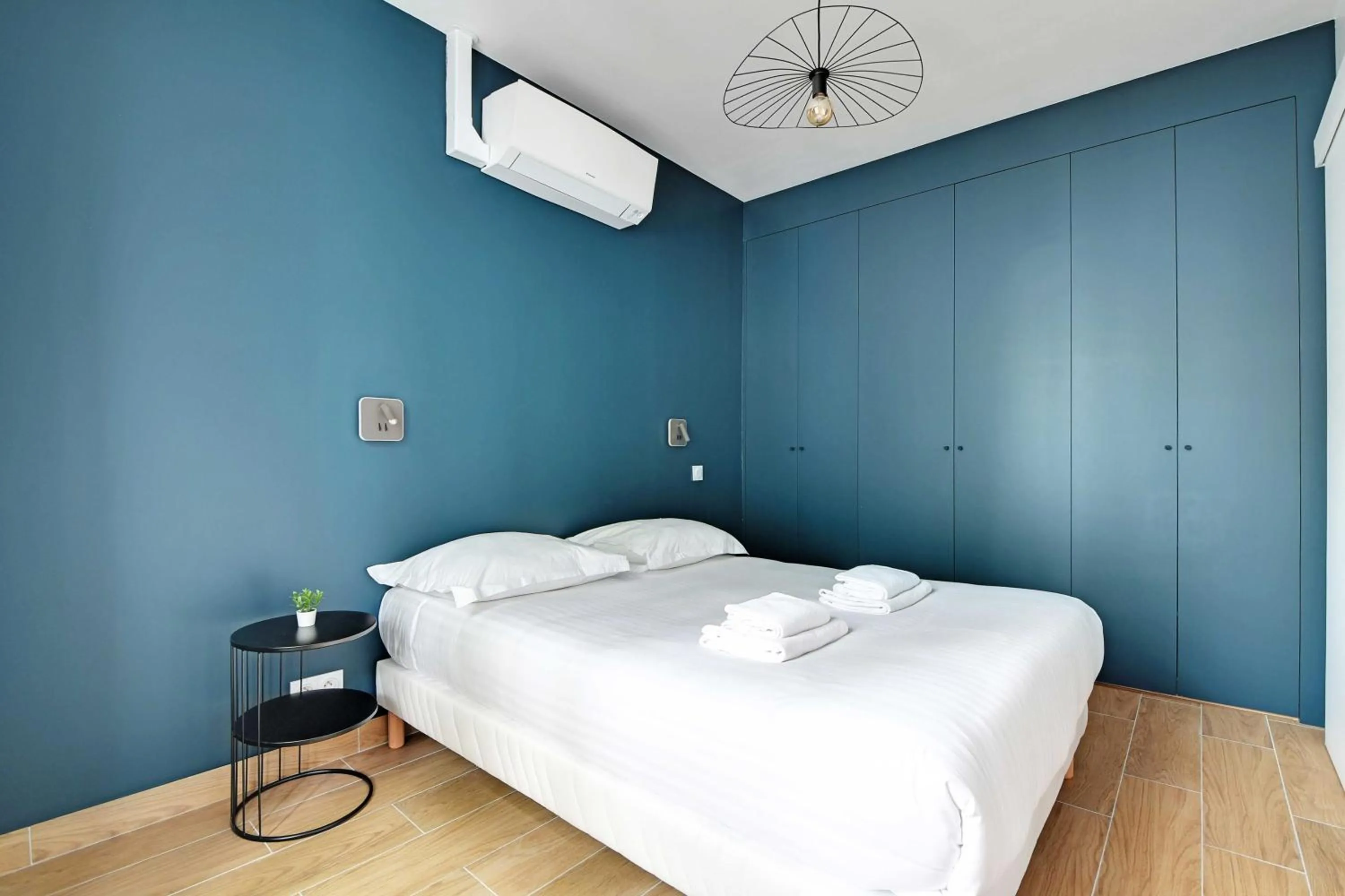 Bed in Refreshing 2BD-6P apartment - 18th ard