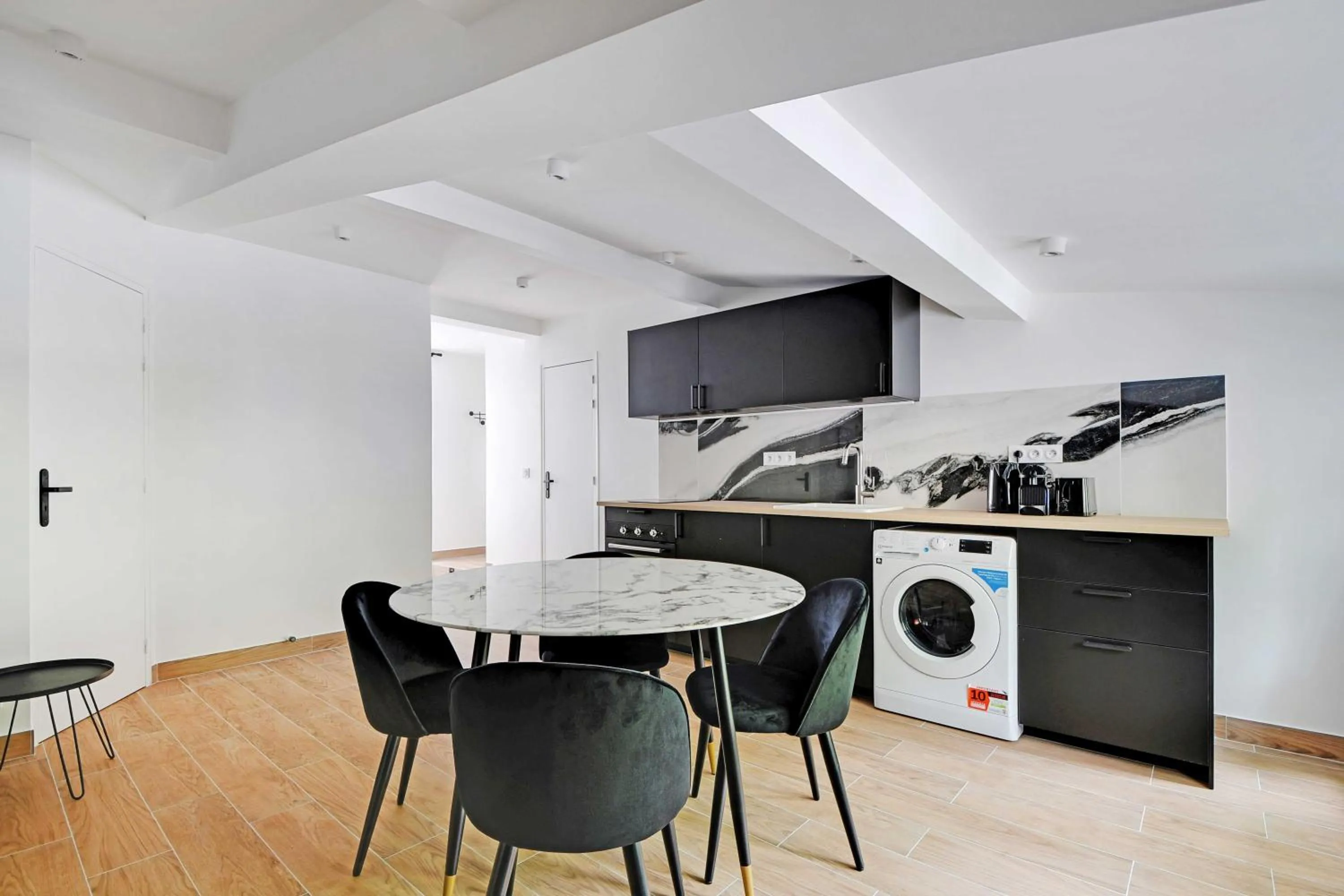 Refreshing 2BD-6P apartment - 18th ard