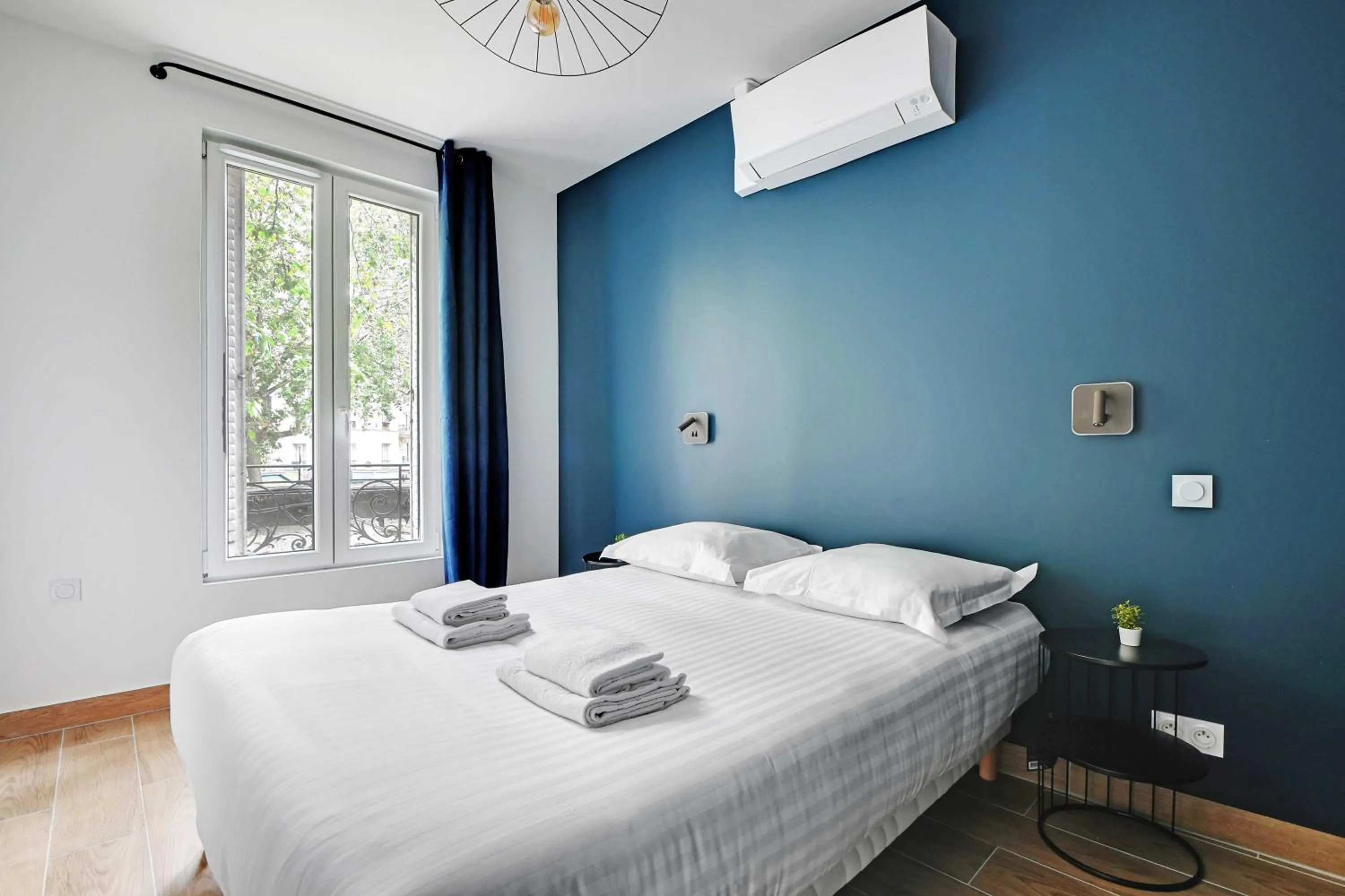 Bed in Refreshing 2BD-6P apartment - 18th ard