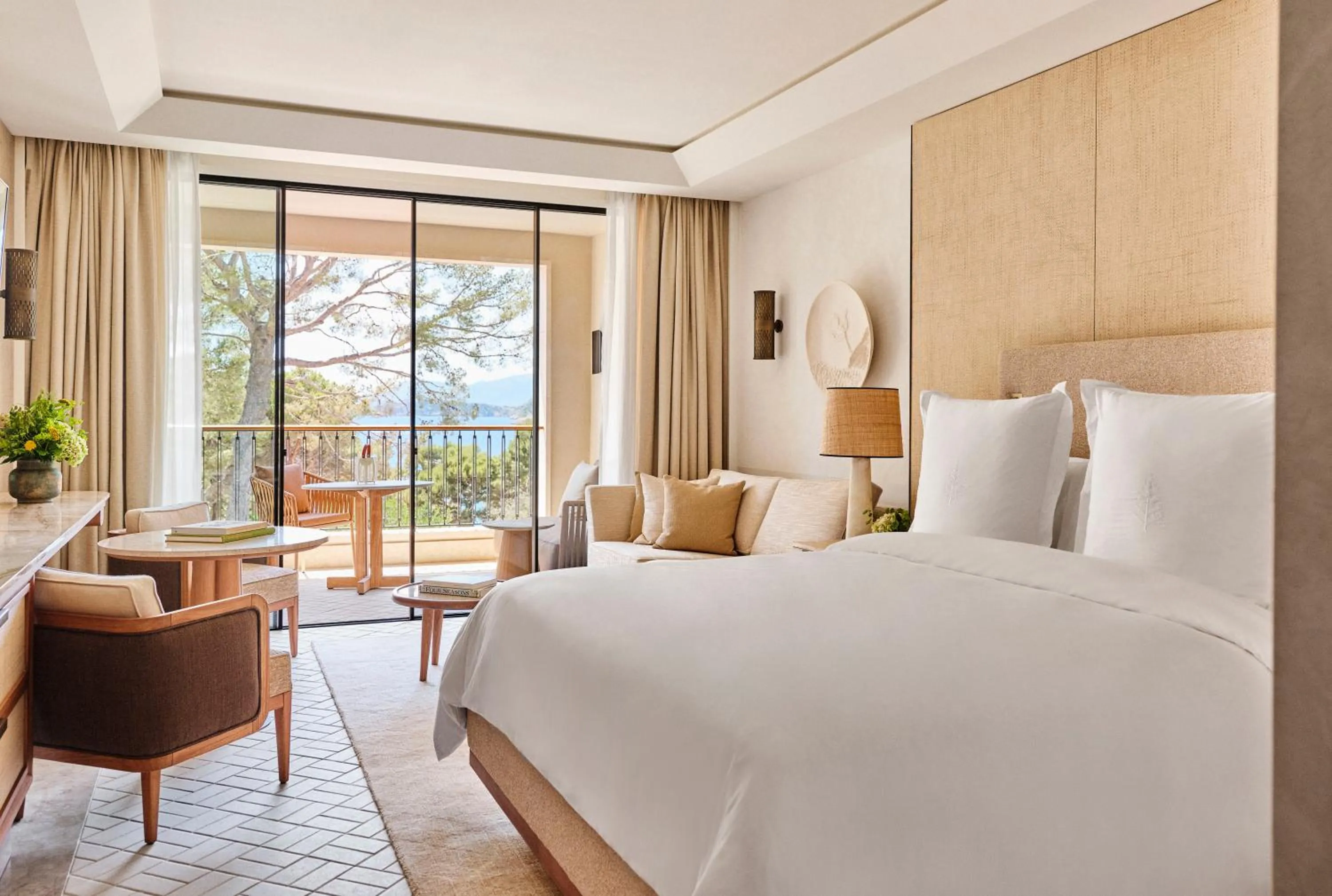 Balcony/Terrace, Bed in Four Seasons Resort Mallorca at Formentor