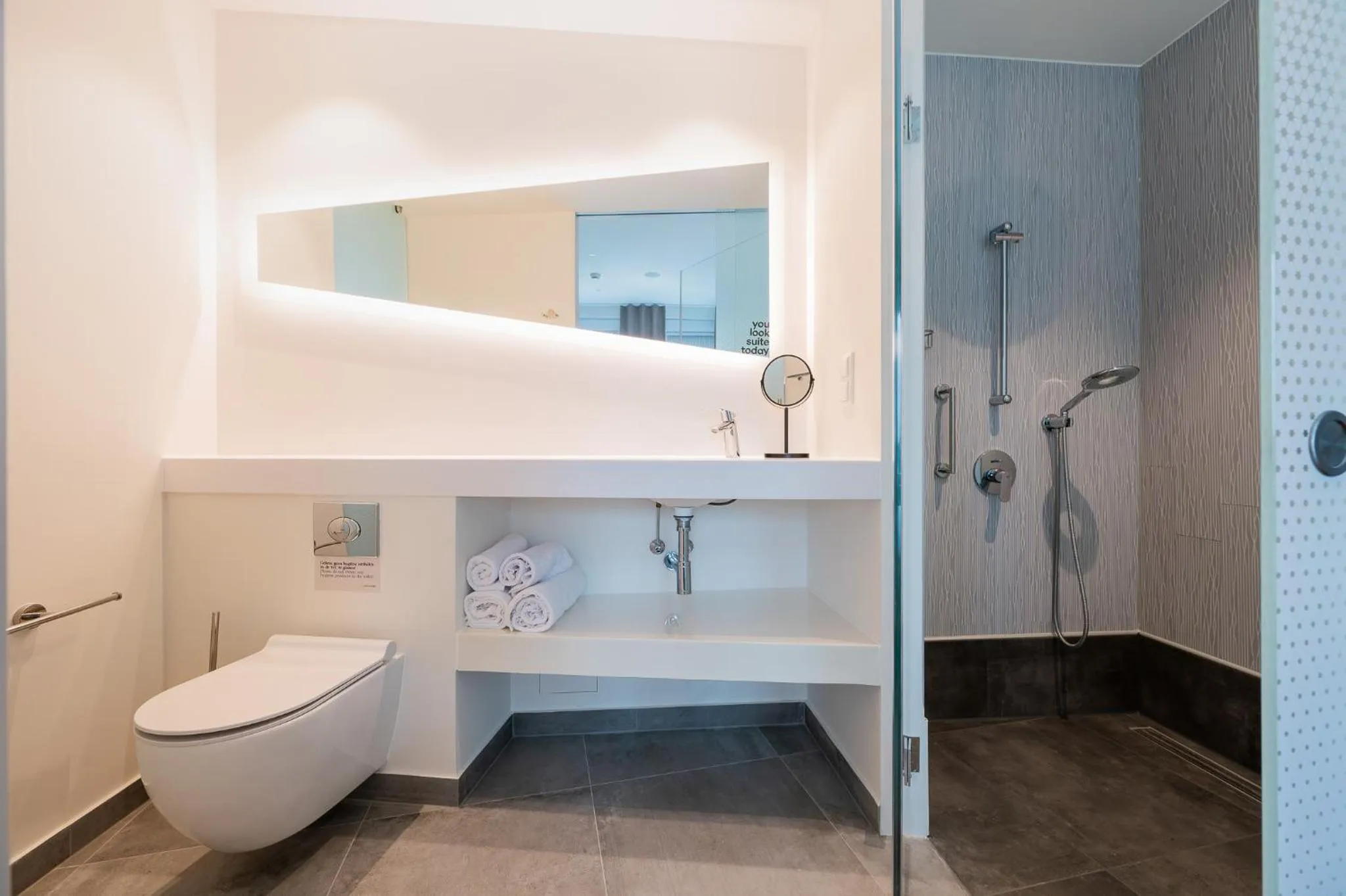 Shower in Limehome Amsterdam Gatwickstraat