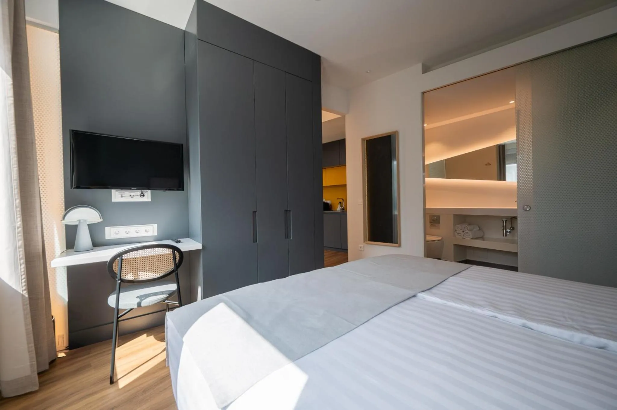 Bed in Limehome Amsterdam Gatwickstraat