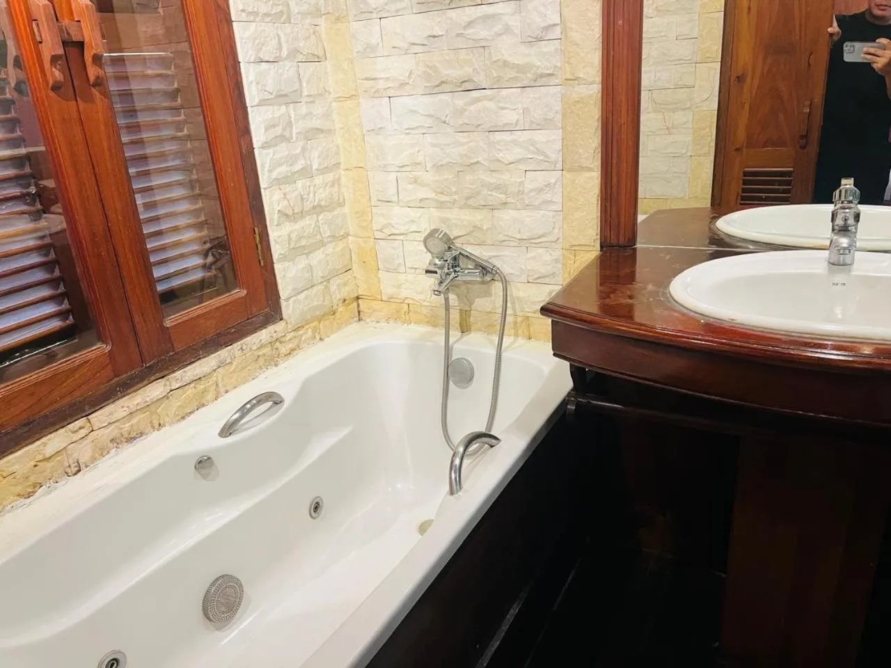 Bathroom in Pumalin Villa