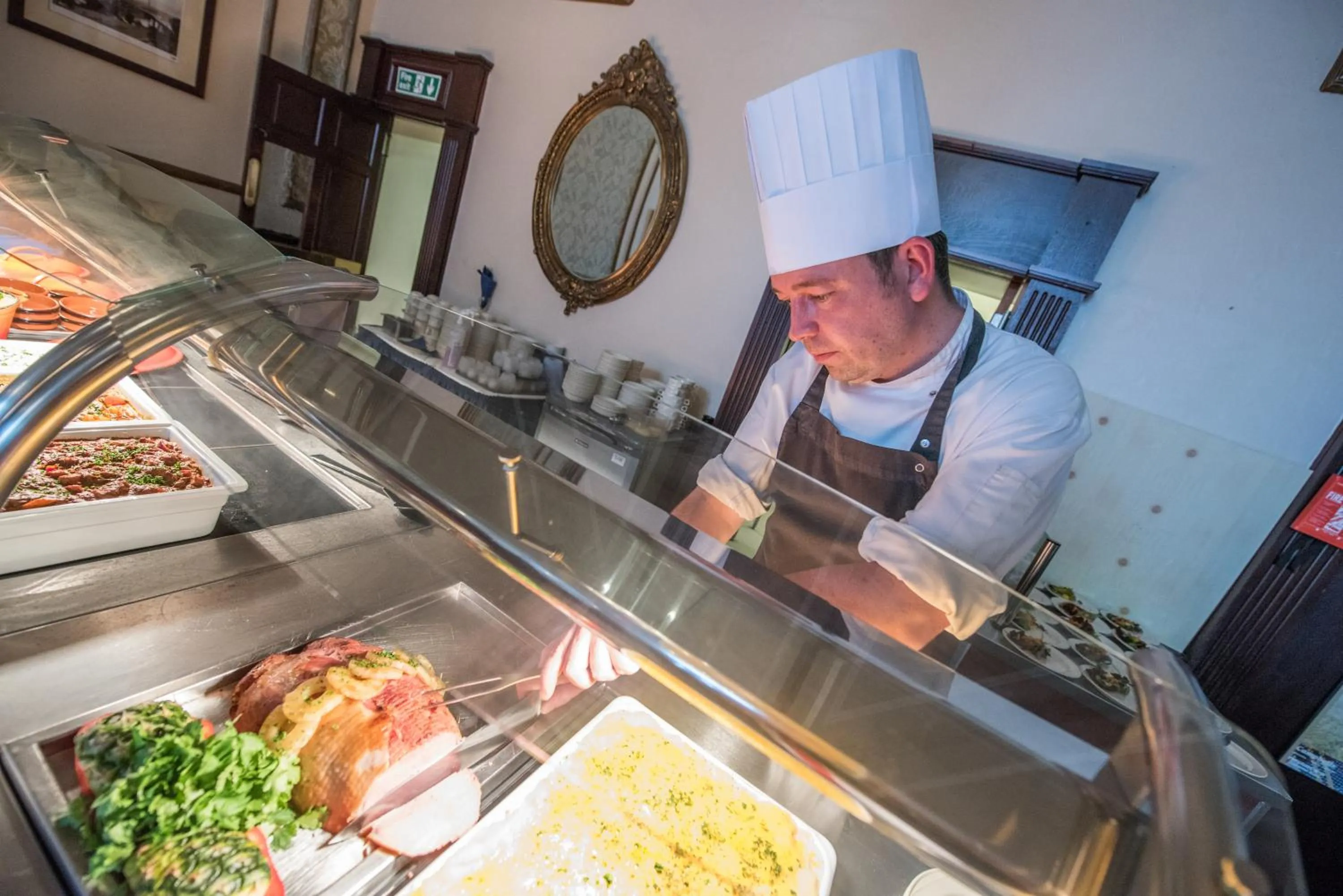 Restaurant/places to eat in Salutation Hotel