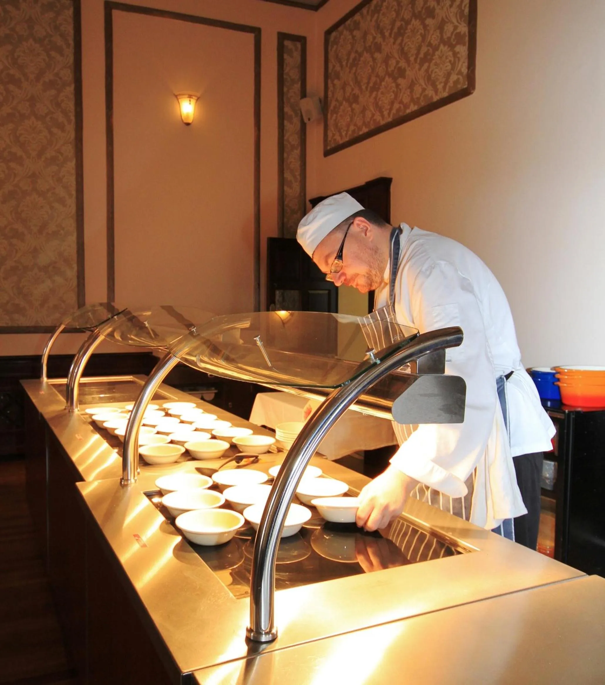 Restaurant/places to eat in Salutation Hotel