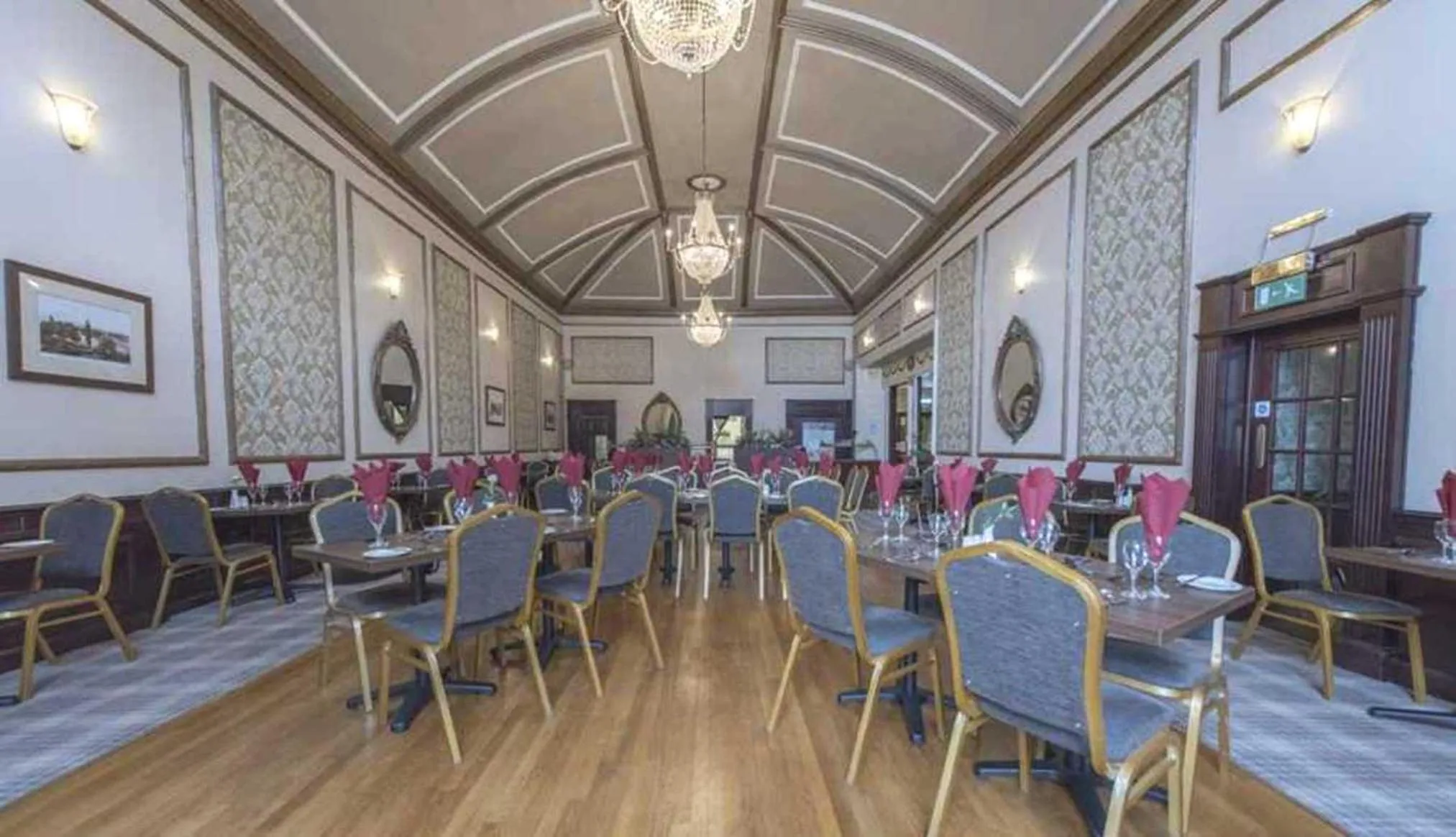 Restaurant/places to eat in Salutation Hotel