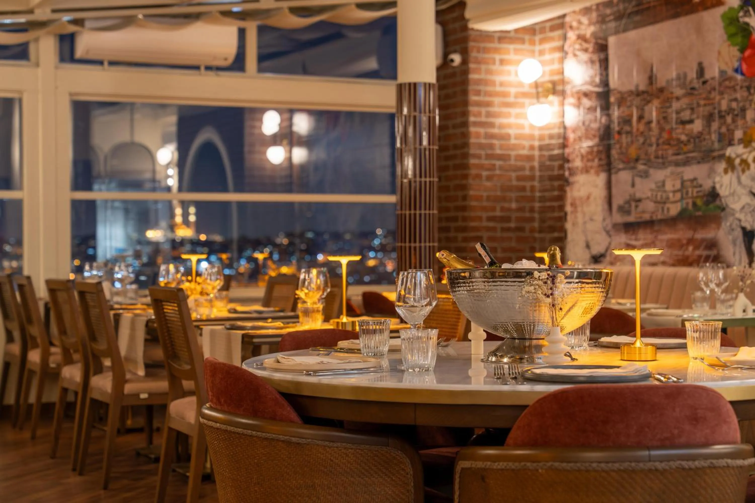 Restaurant/places to eat in Querencia Hotel