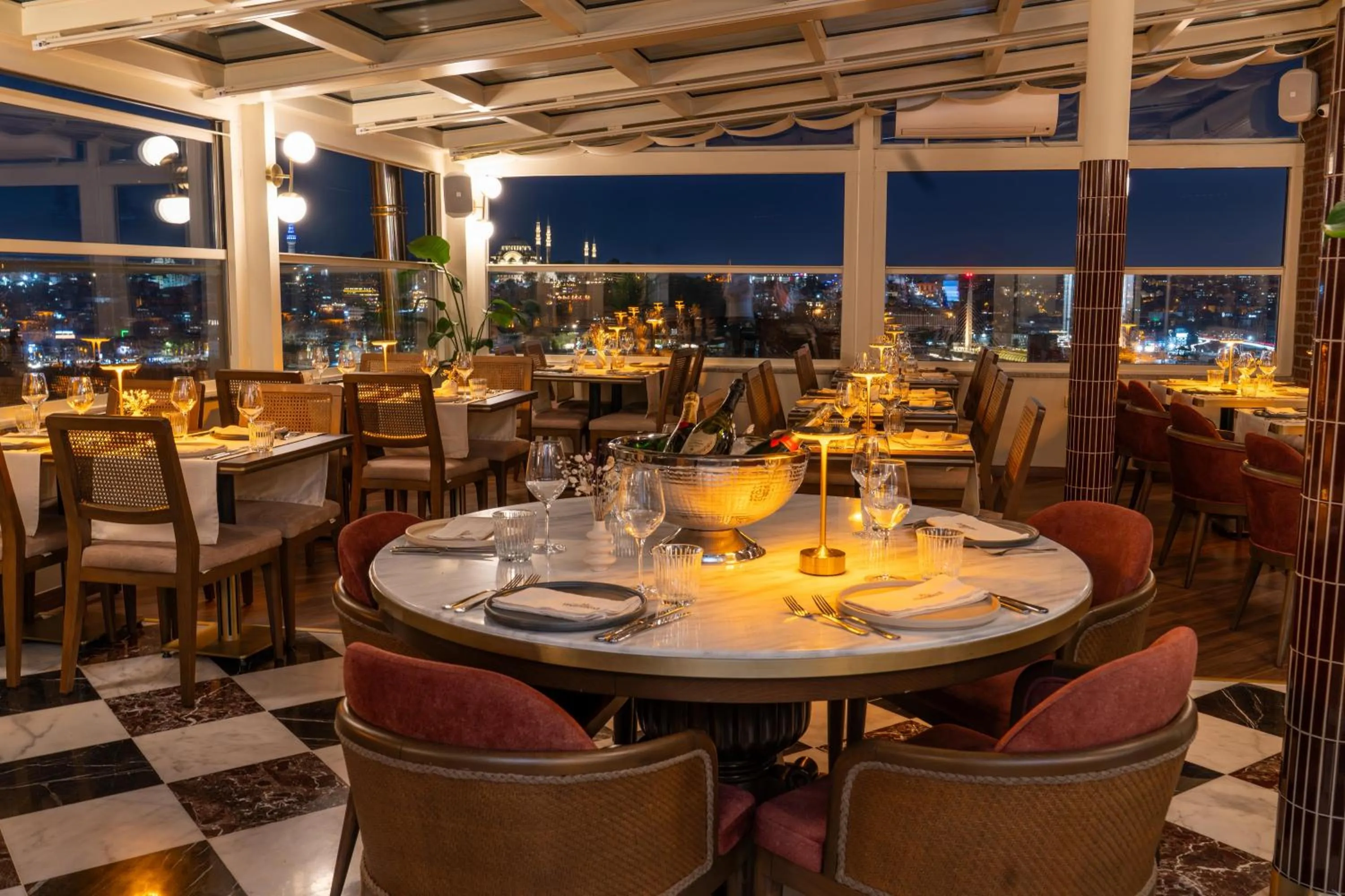 Restaurant/places to eat in Querencia Hotel