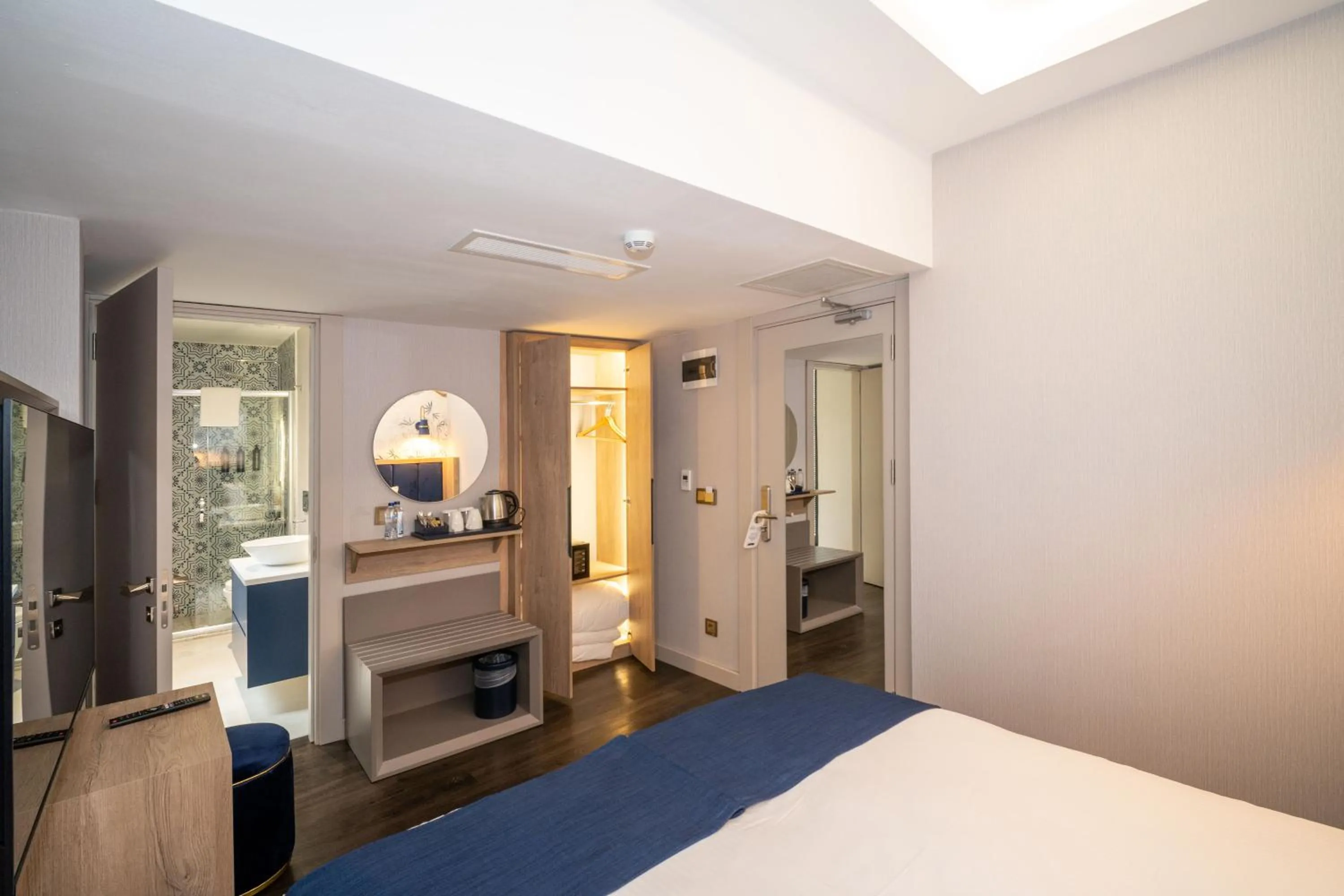 Photo of the whole room, Bed in Querencia Hotel