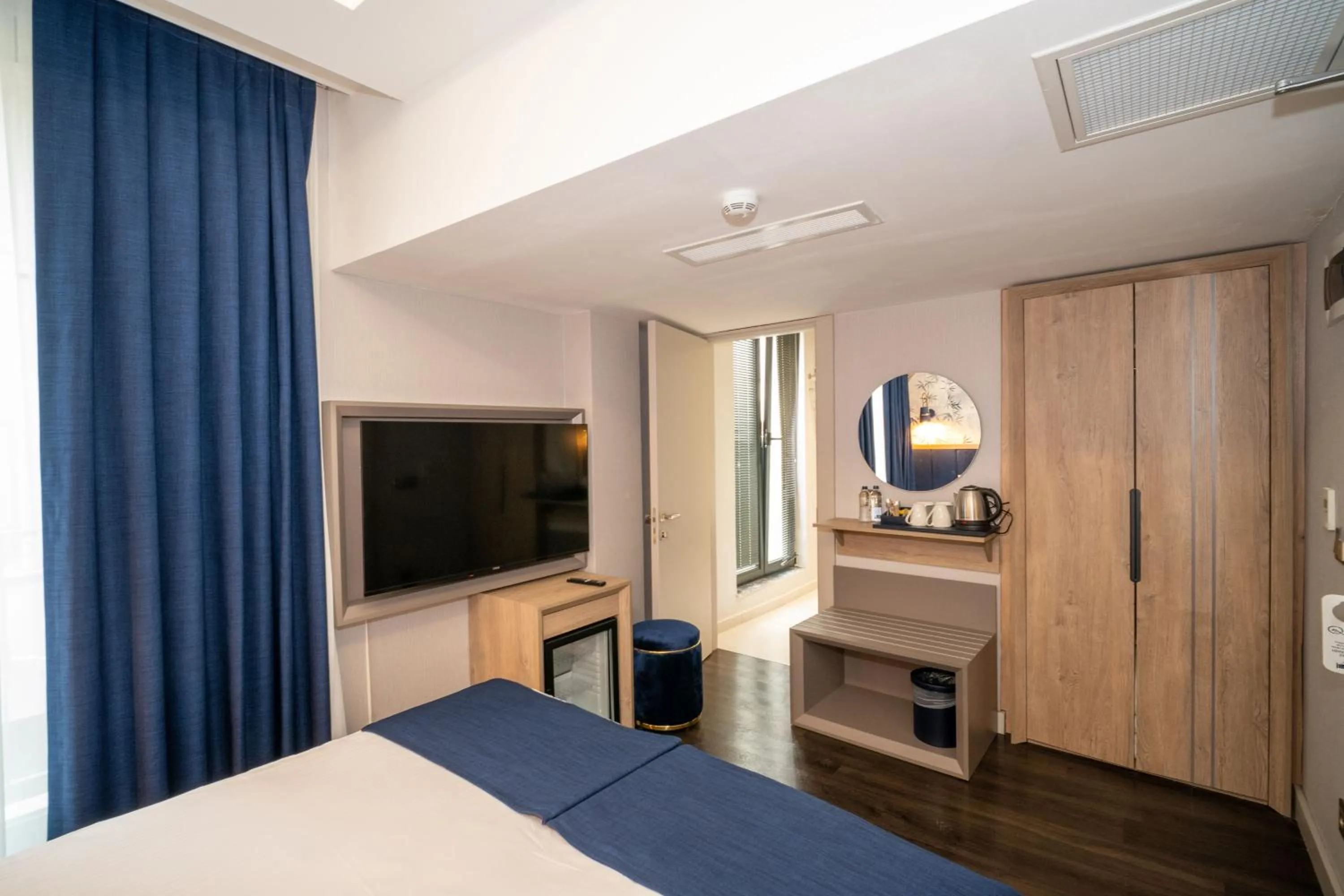 TV and multimedia, Bed in Querencia Hotel