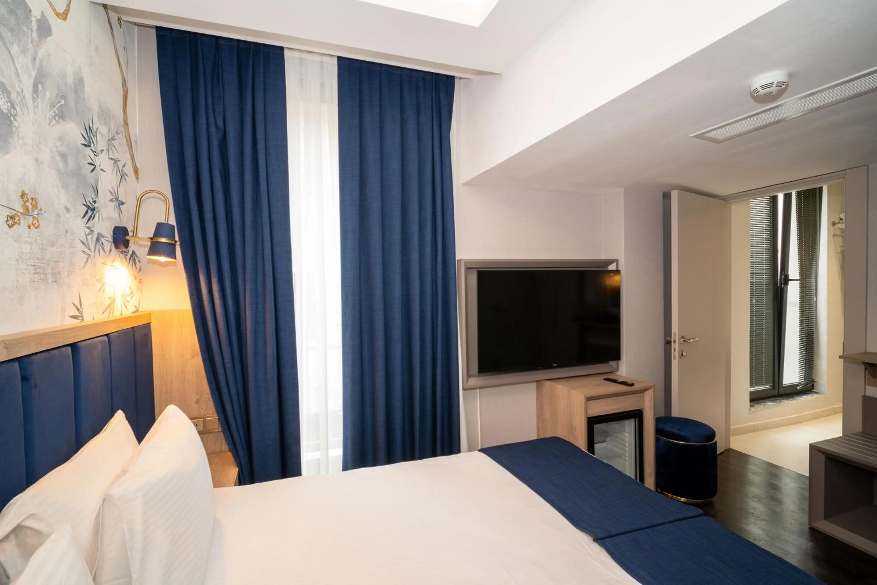 TV and multimedia, Bed in Querencia Hotel