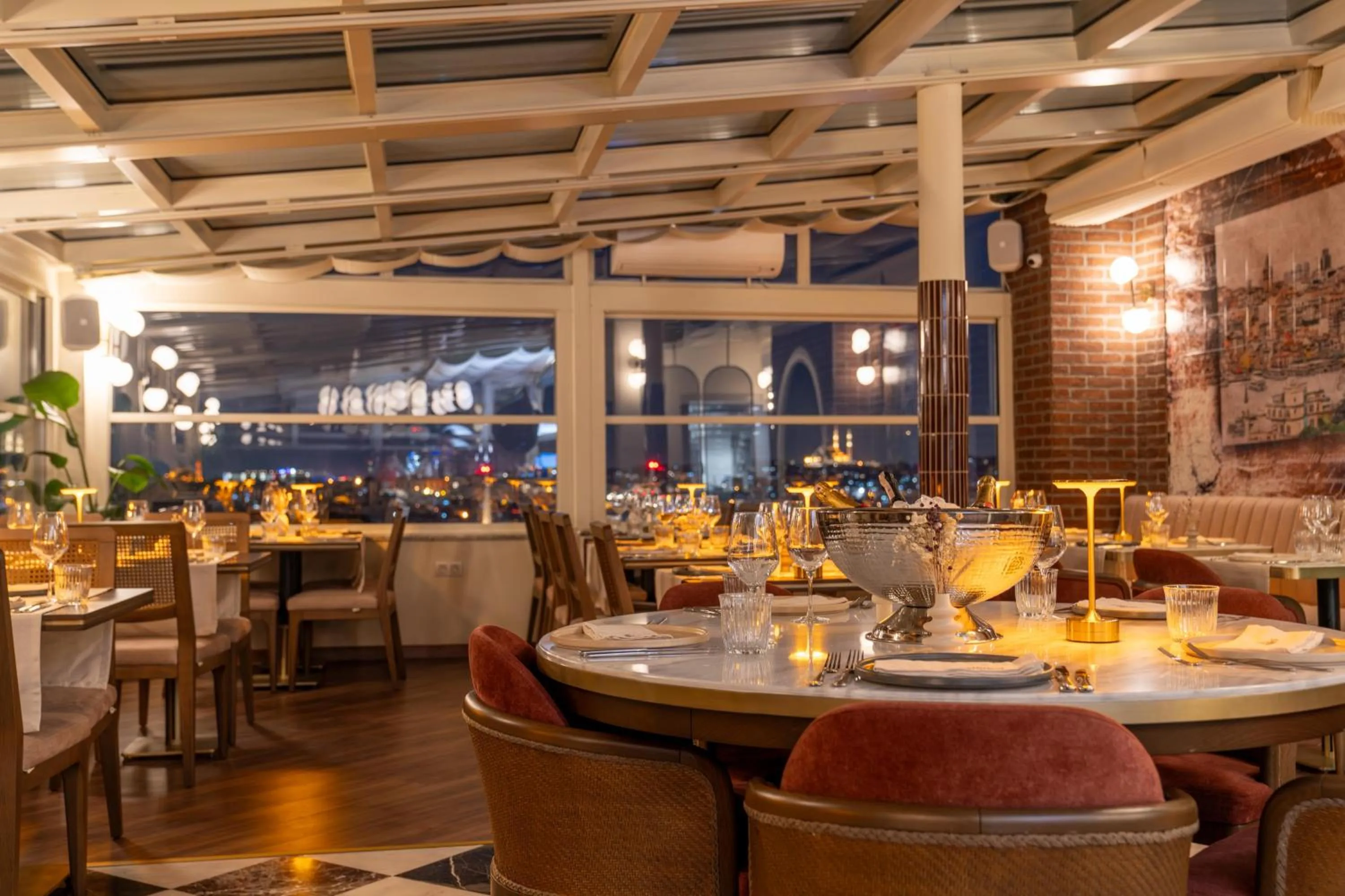 Restaurant/places to eat in Querencia Hotel