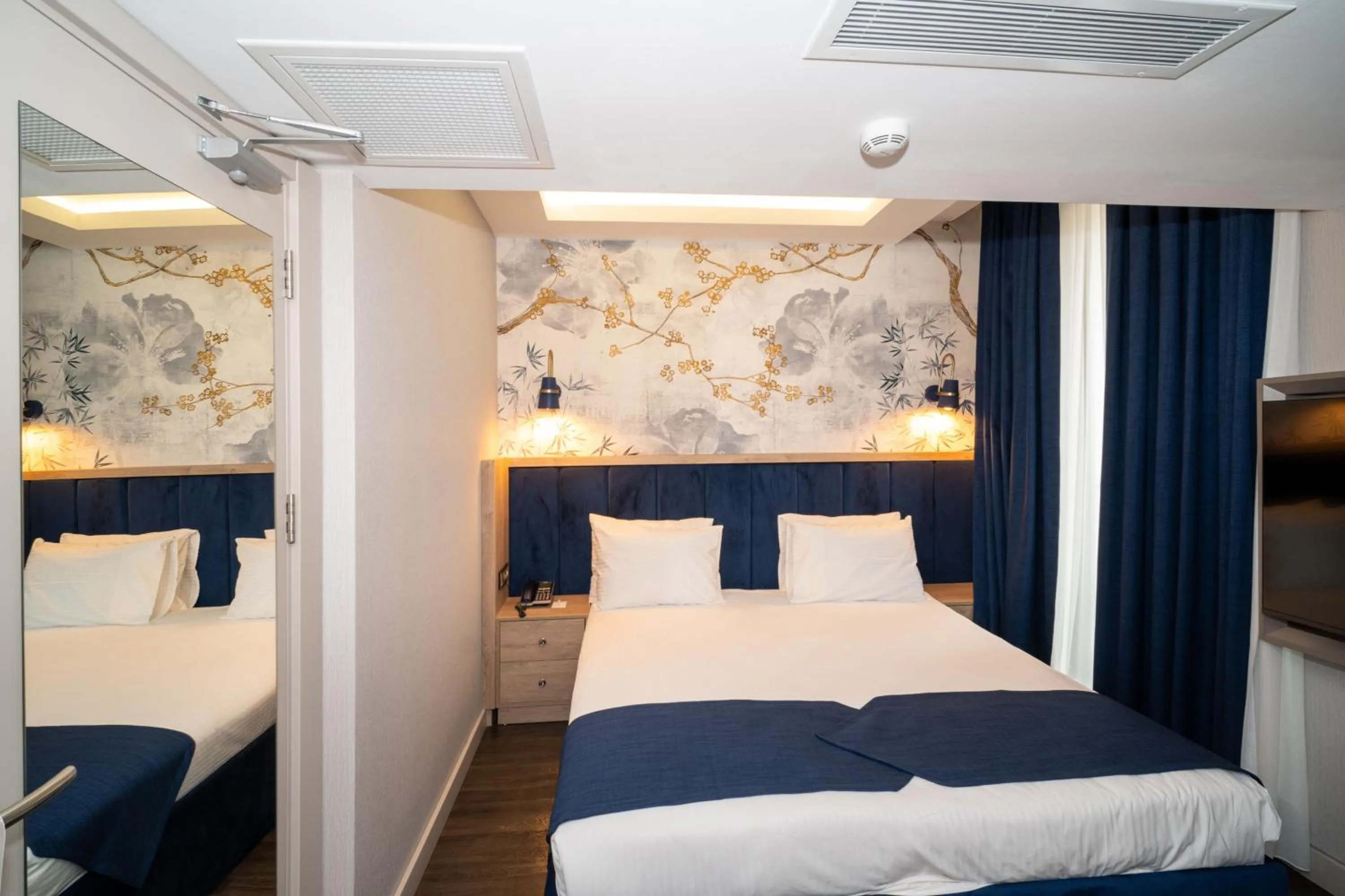 Photo of the whole room, Bed in Querencia Hotel